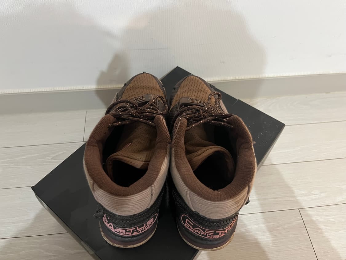 나이키 x 트래비스 스캇 에어 트레이너 1 아키오 브라운 앤 러스트 핑크 상품이미지2