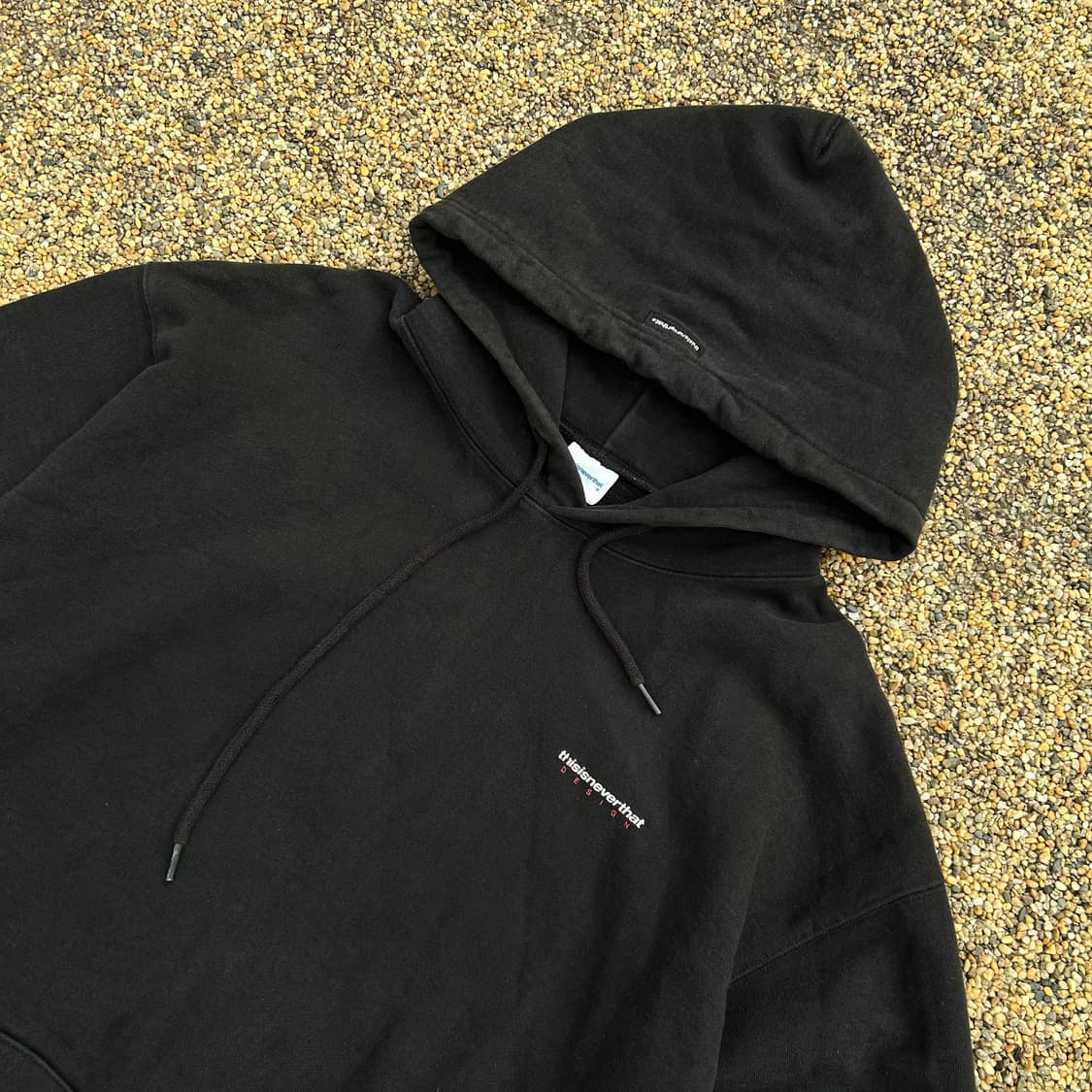 디스이스네버뎃 블랙 로고 후드티 상품이미지2