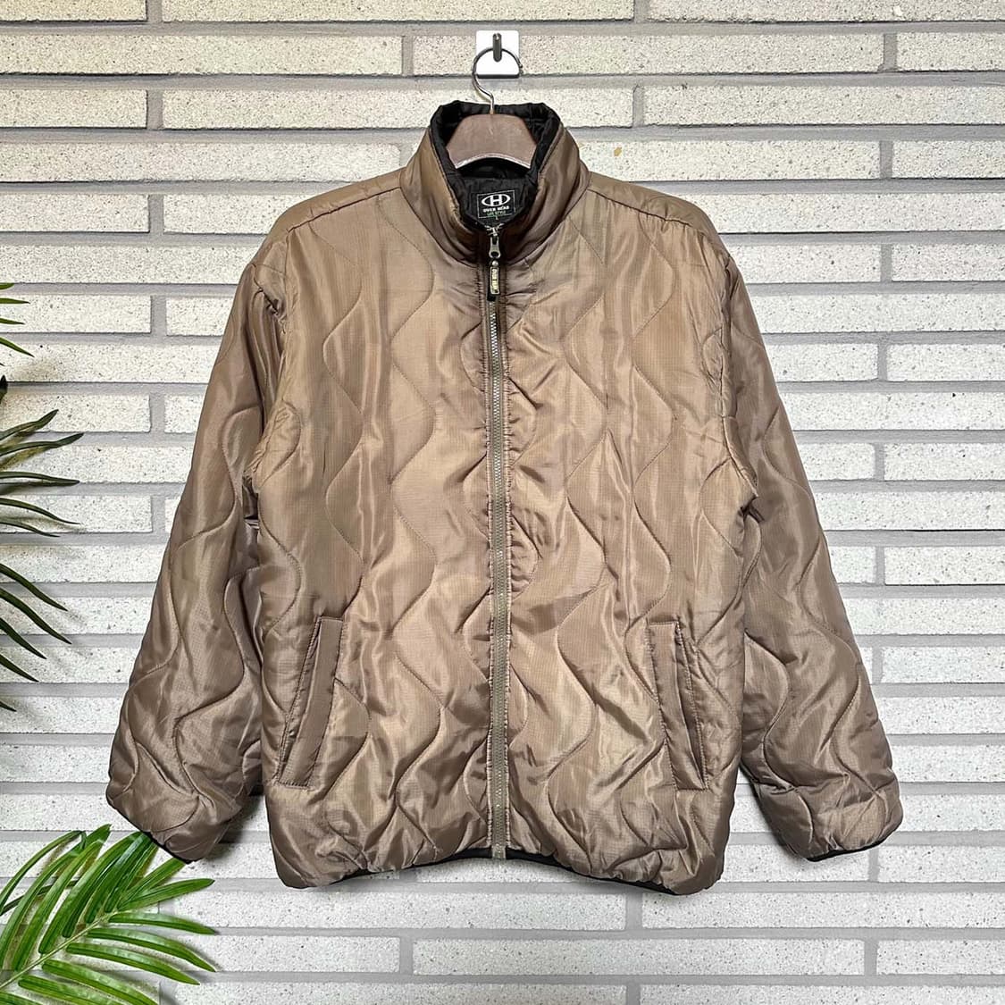 JPN VINTAGE 웨이브 퀼팅 경량 패딩 하이넥 디테일 브라운 상품이미지1