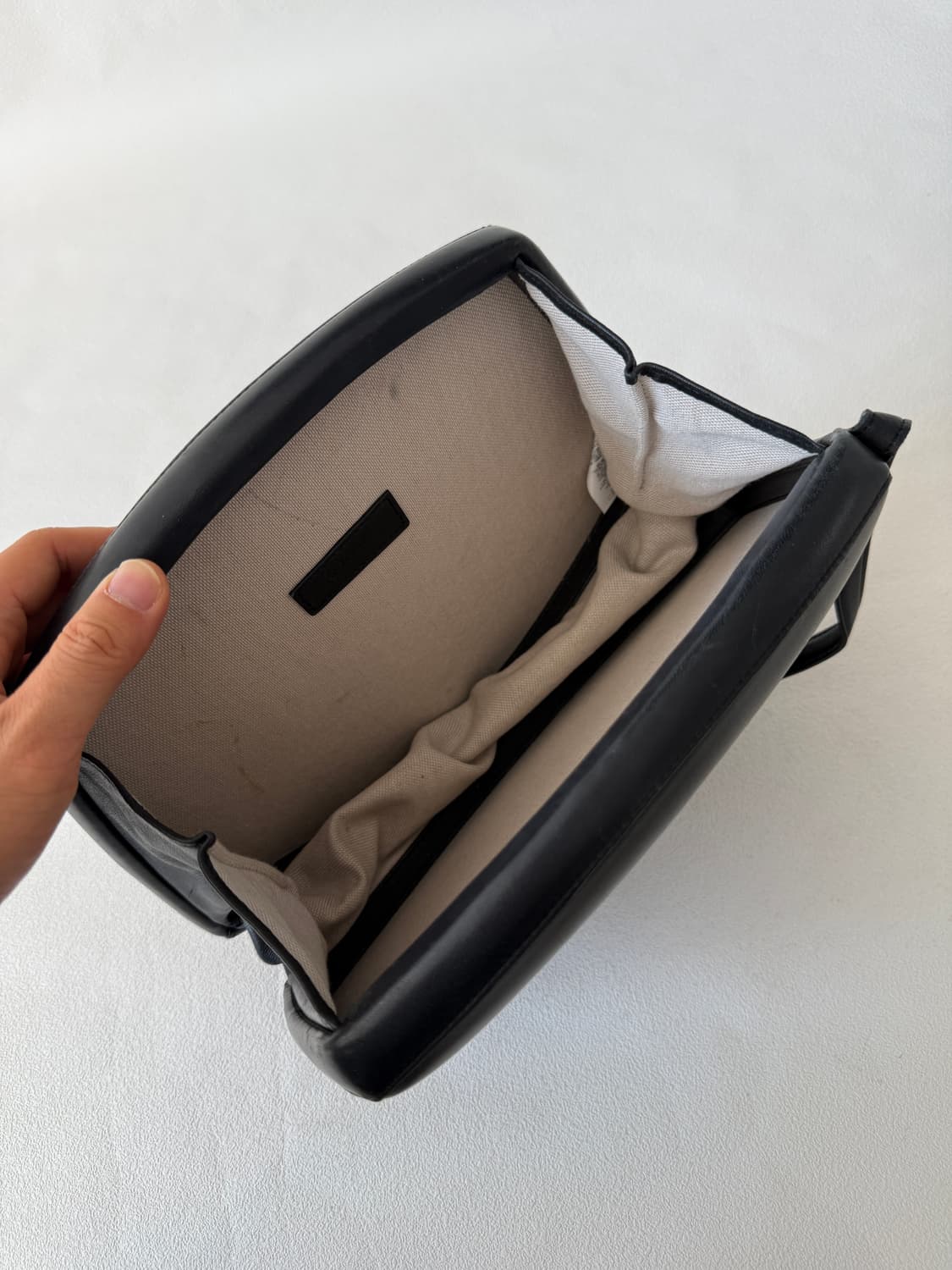 아카이브앱크(Archivepke) 레더 프레임백 상품이미지9