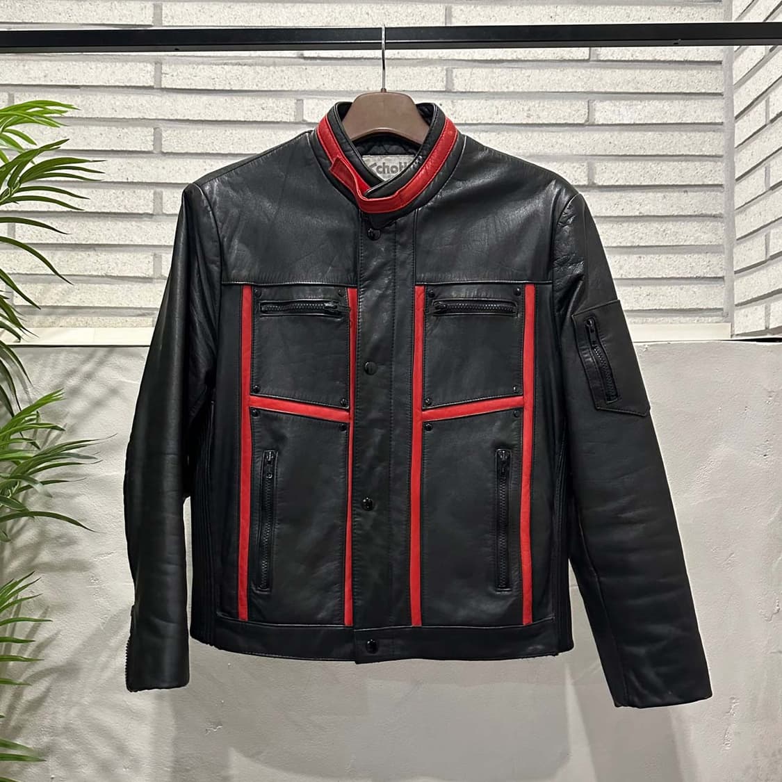 쇼트 가죽 레더 모터사이클 자켓 레드 파이핑 하이넥 멀티포켓 디테일 블랙 상품이미지2