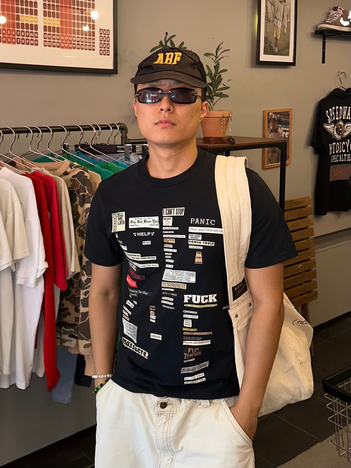 Supreme 18F/W Cutouts Head line print T 상품이미지1