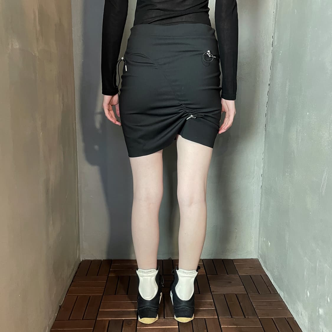 헬리엇 에밀 드로스트링 스커트 상품이미지3