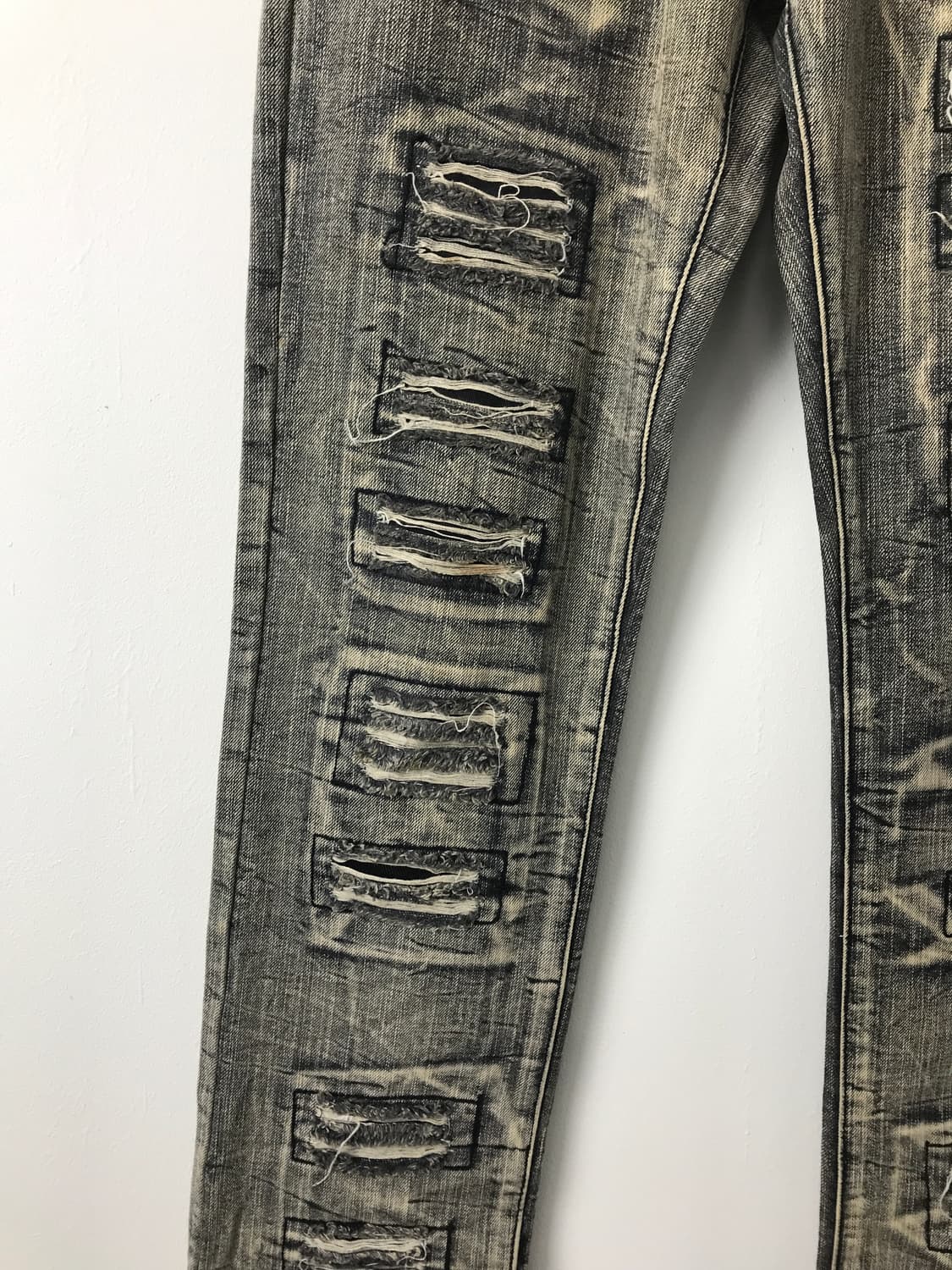 'GLAD NEWS' Heavy Distressed Denim Jeans 상품이미지4