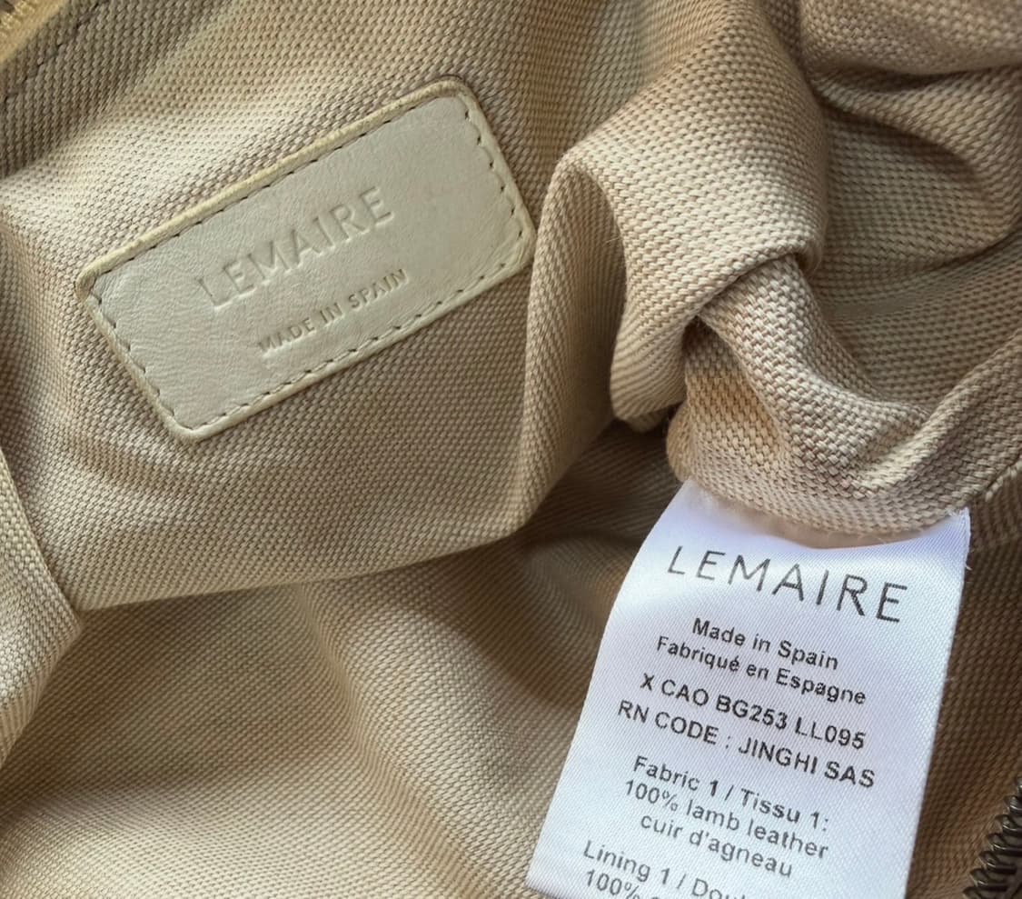 르메르 스몰 크루아상 나파 레더 크로스백 화이트 상품이미지10