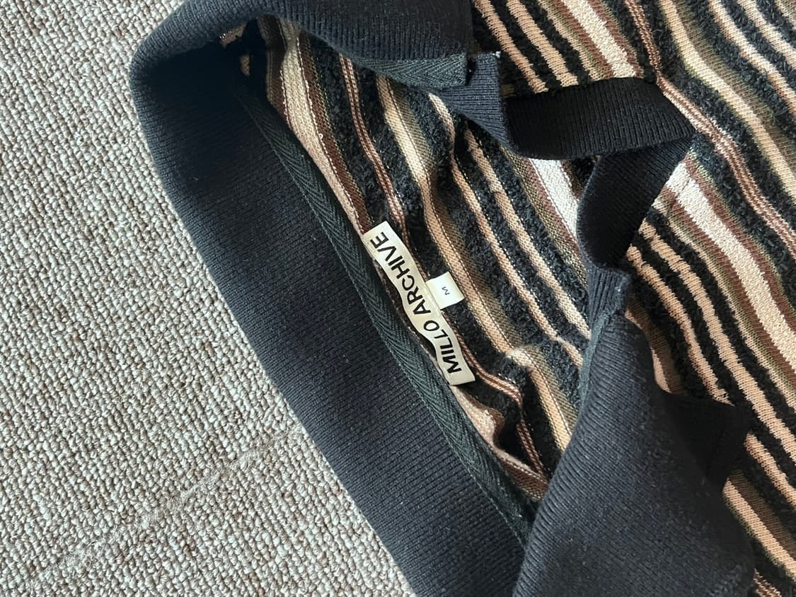 밀로아카이브 하프 카라 니트 상품이미지1