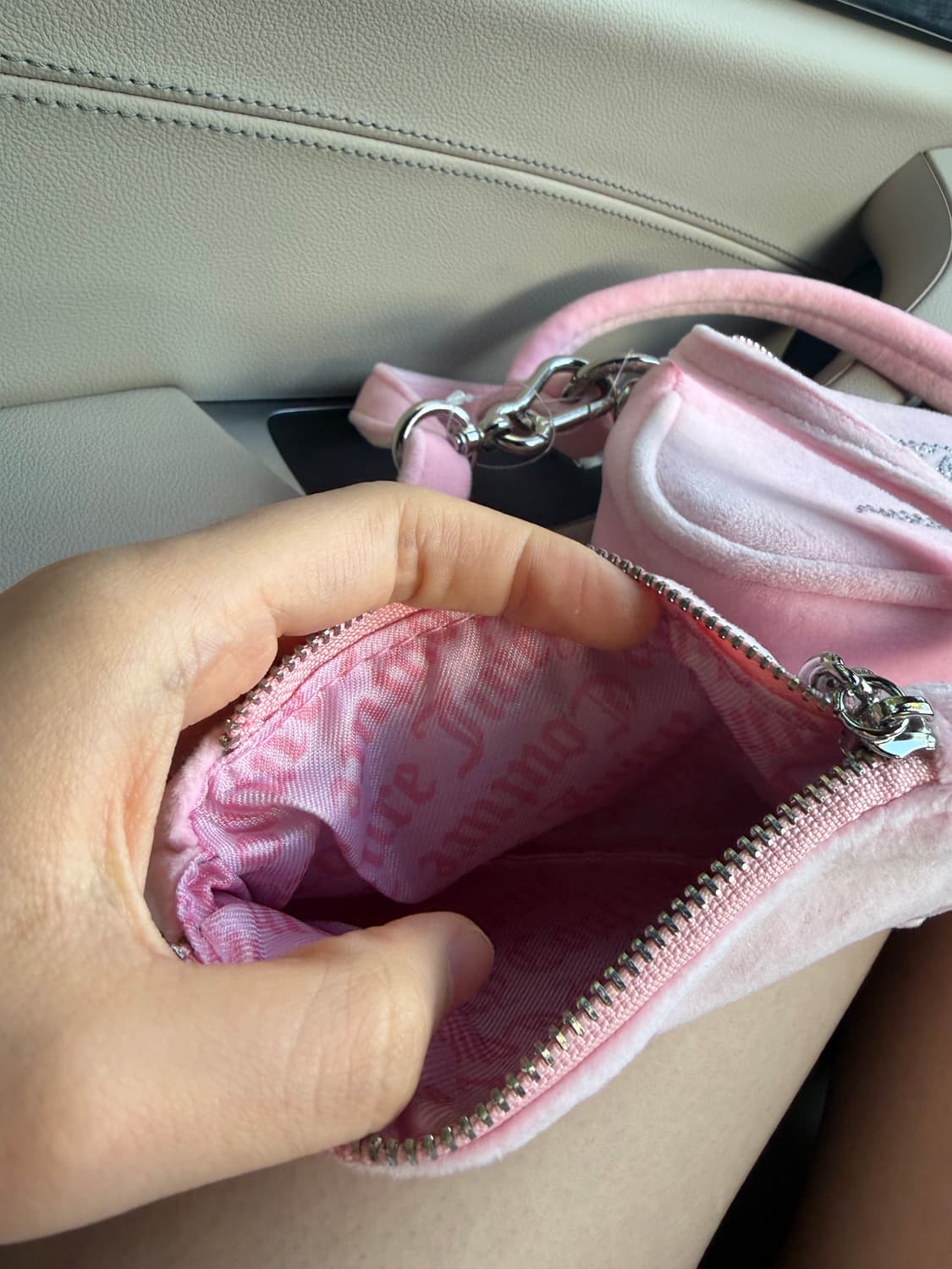 [신상✨프리뷰세일] 쥬시꾸뛰르 벨벳 핑크 숄더백/크로스백  상품이미지6