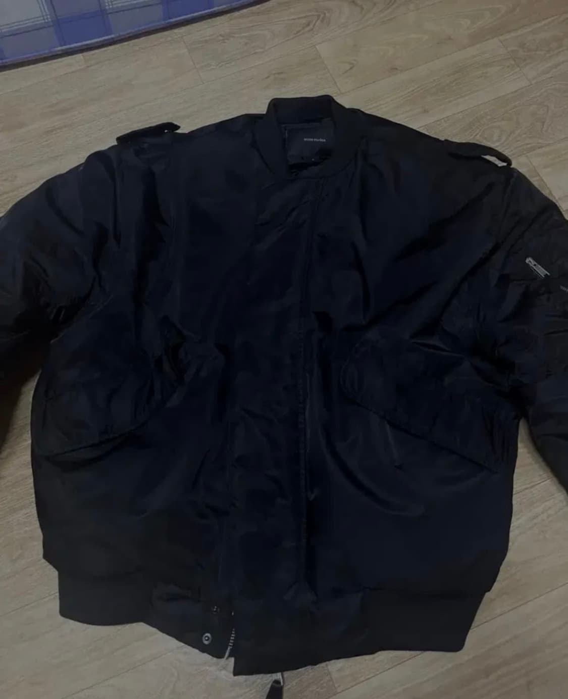 엔타이어스튜디오 v22 봄버 상품이미지2