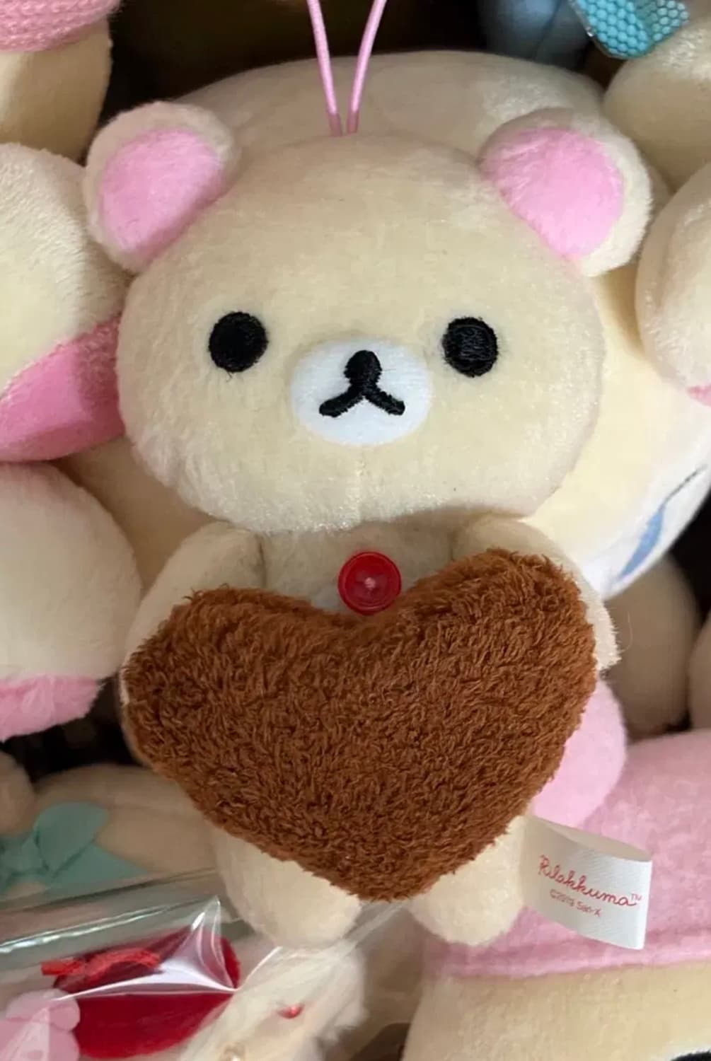 초코 하트품은 코리락쿠마 인형 키링 상품이미지1