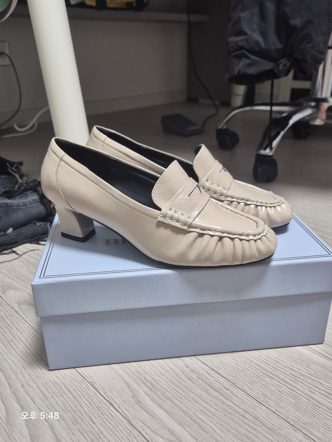 브루노말리 양가죽 펌프스 상품이미지1