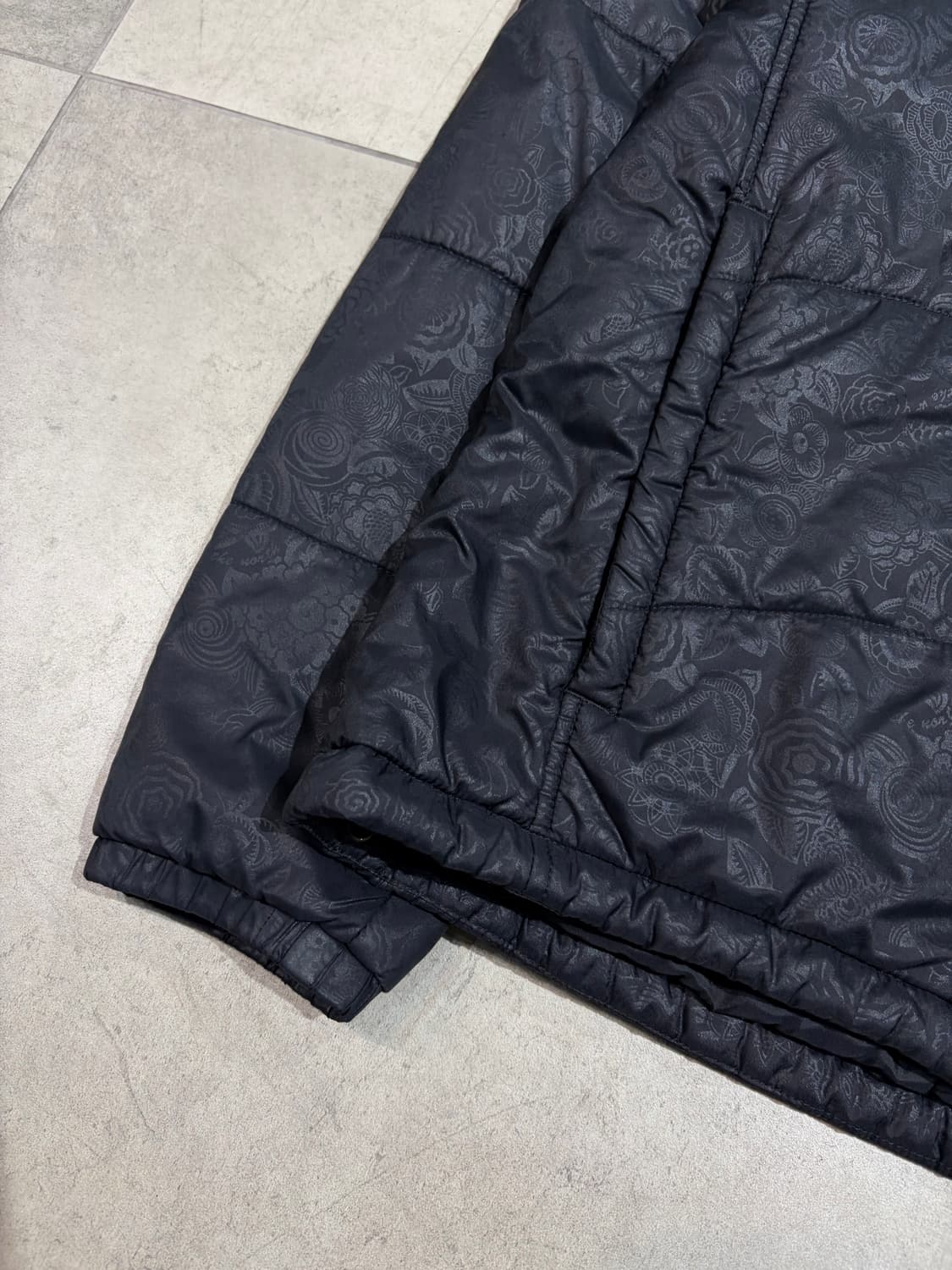 노스페이스 페이즐리 블랙 경량패딩 상품이미지2