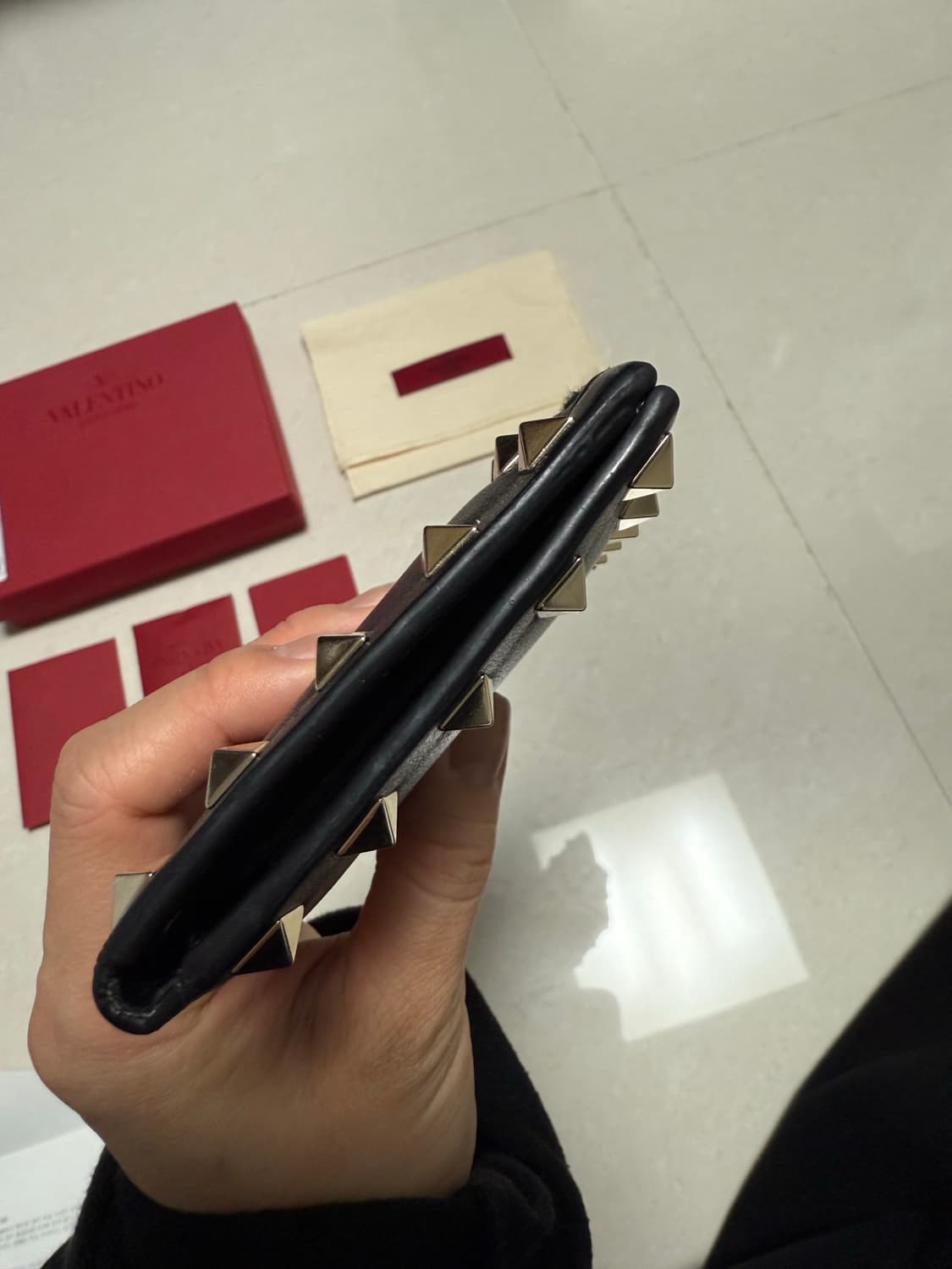 발렌티노 락스터드 블랙 반지갑 상품이미지5