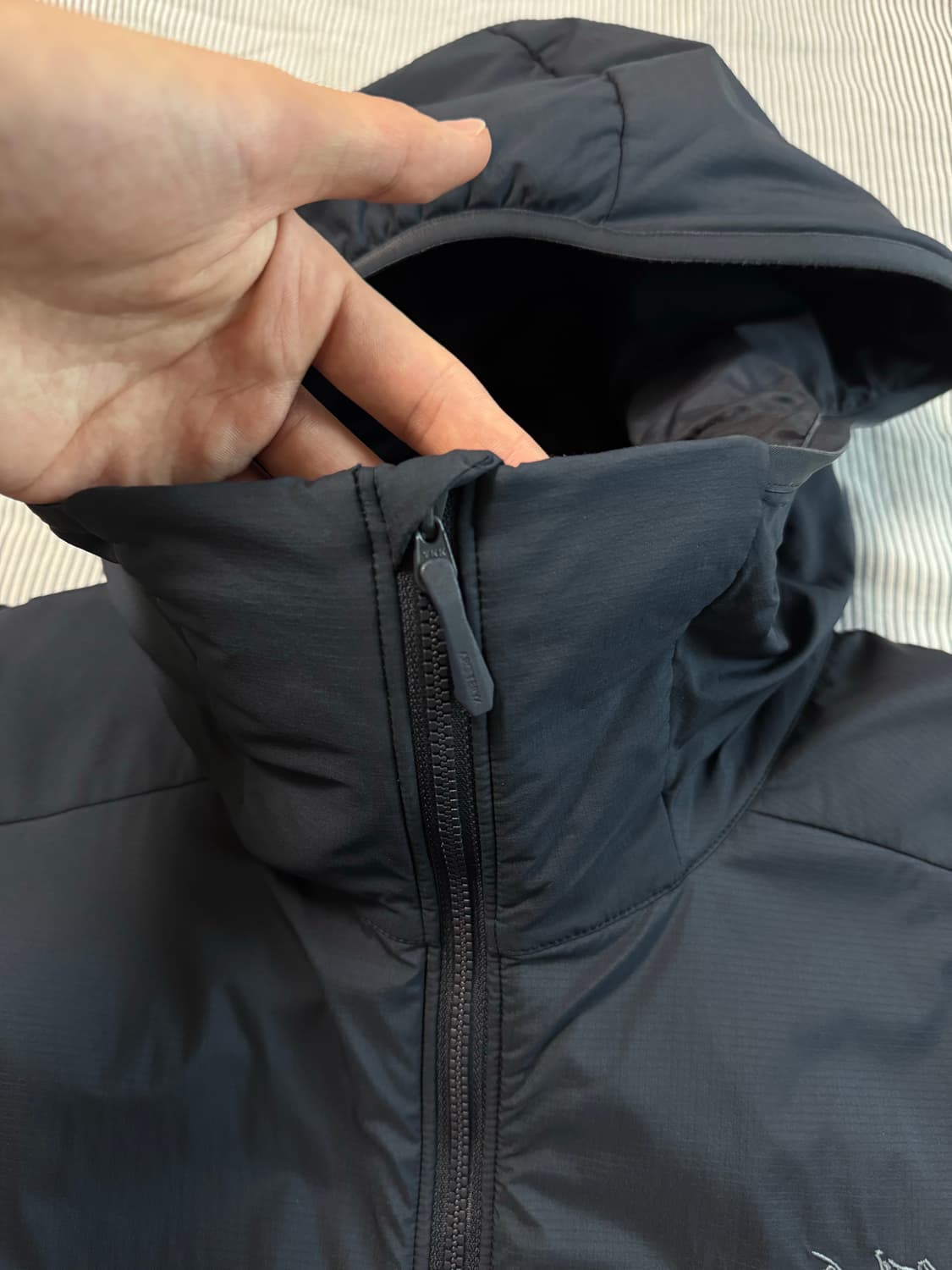 (새상품급) 아크테릭스 아톰 후디 블랙 사파이어 상품이미지5