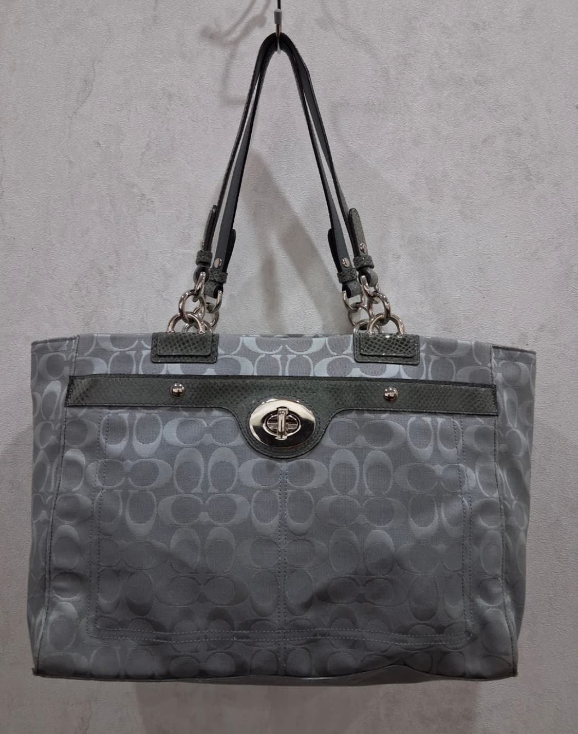 코치 시그니처 턴락 토트백 그레이 / 코치 숄더백 / 코치가방 / 코치백 상품이미지1