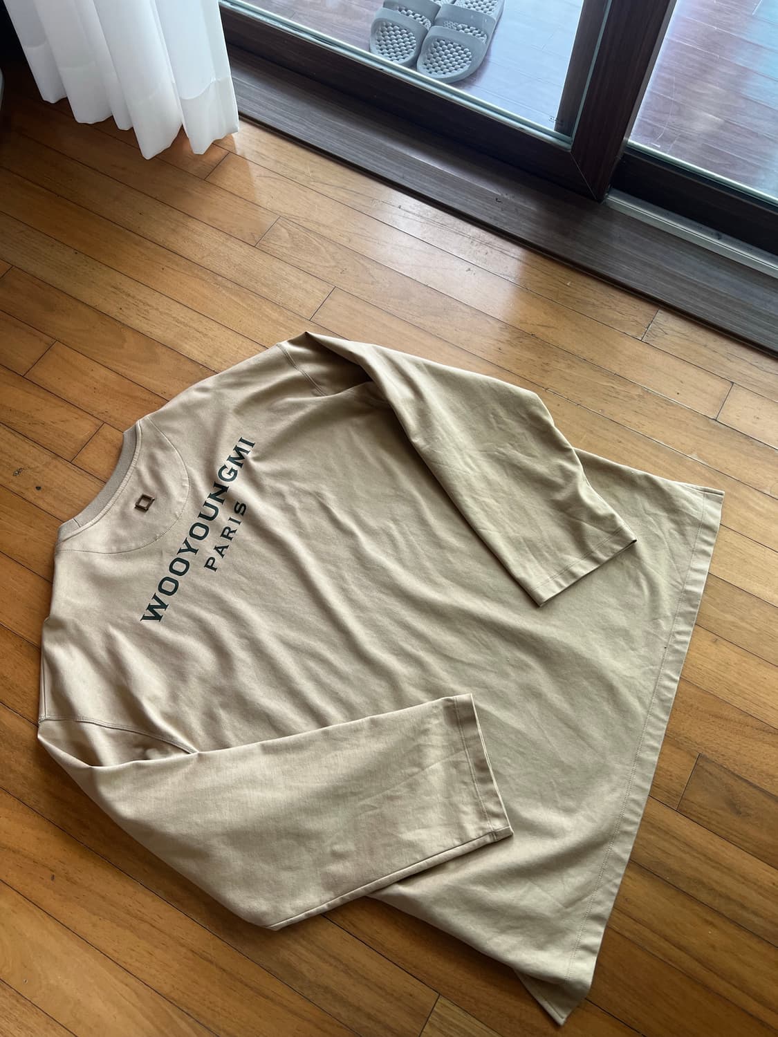 우영미 백로고 롱슬리브 베이지  상품이미지1