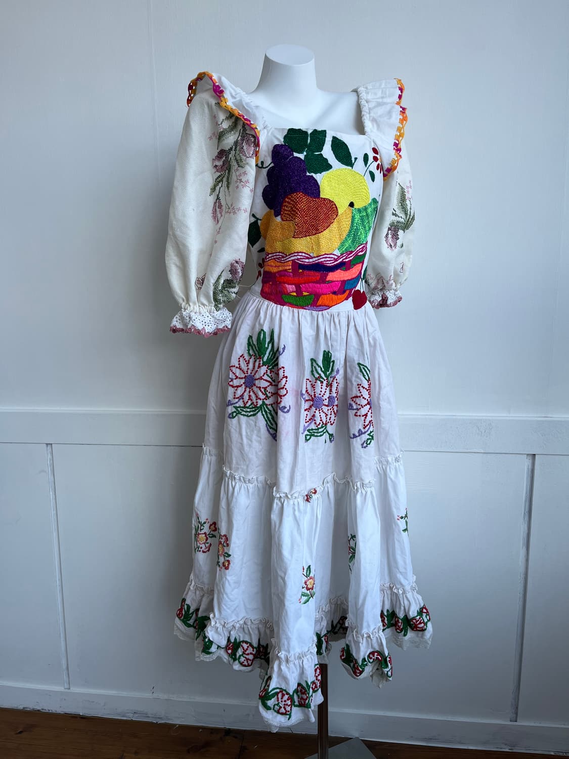 앤티크 자수 러플 롱 원피스 상품이미지1