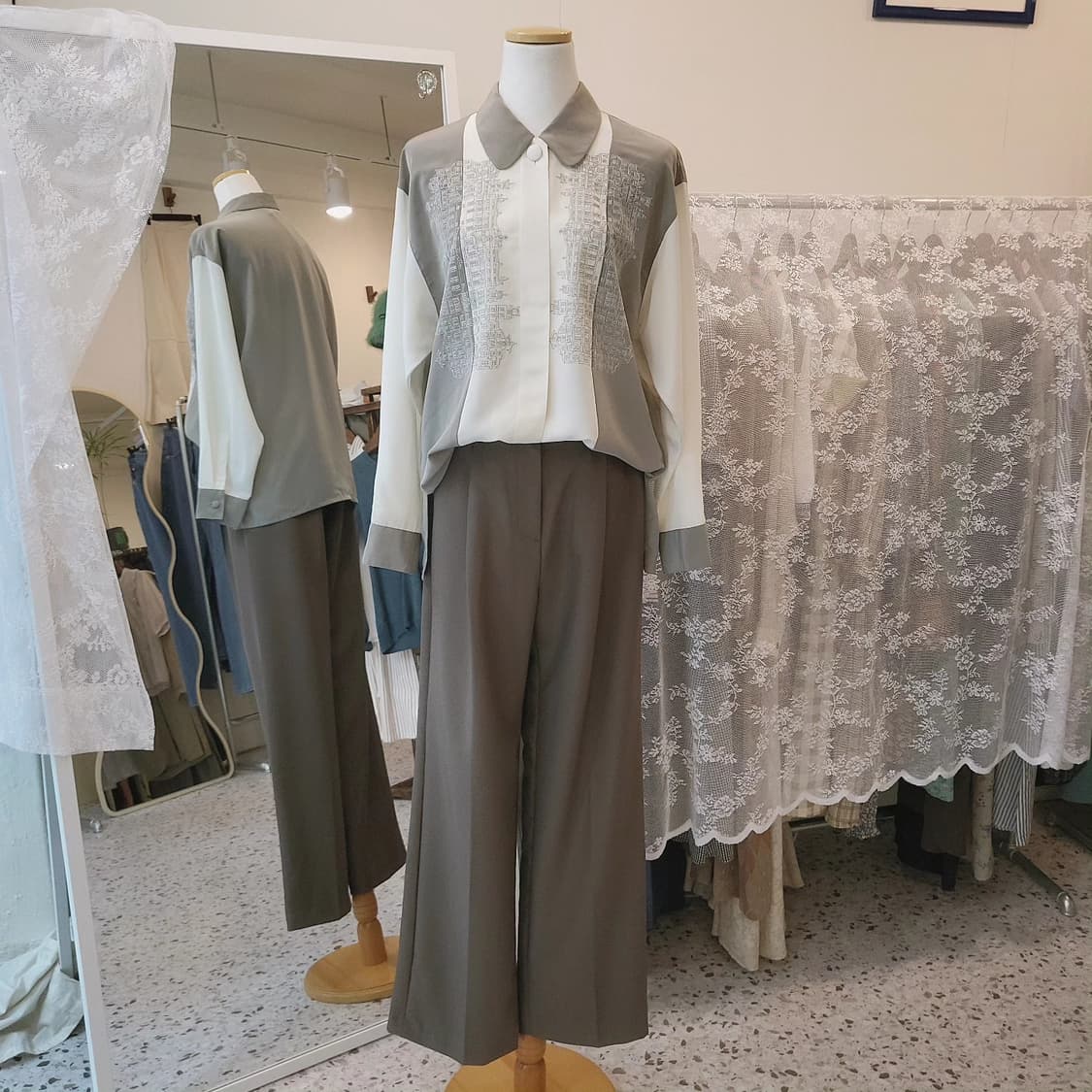 올리브화이트 배색 실키셔츠(made in Japan) 상품이미지2