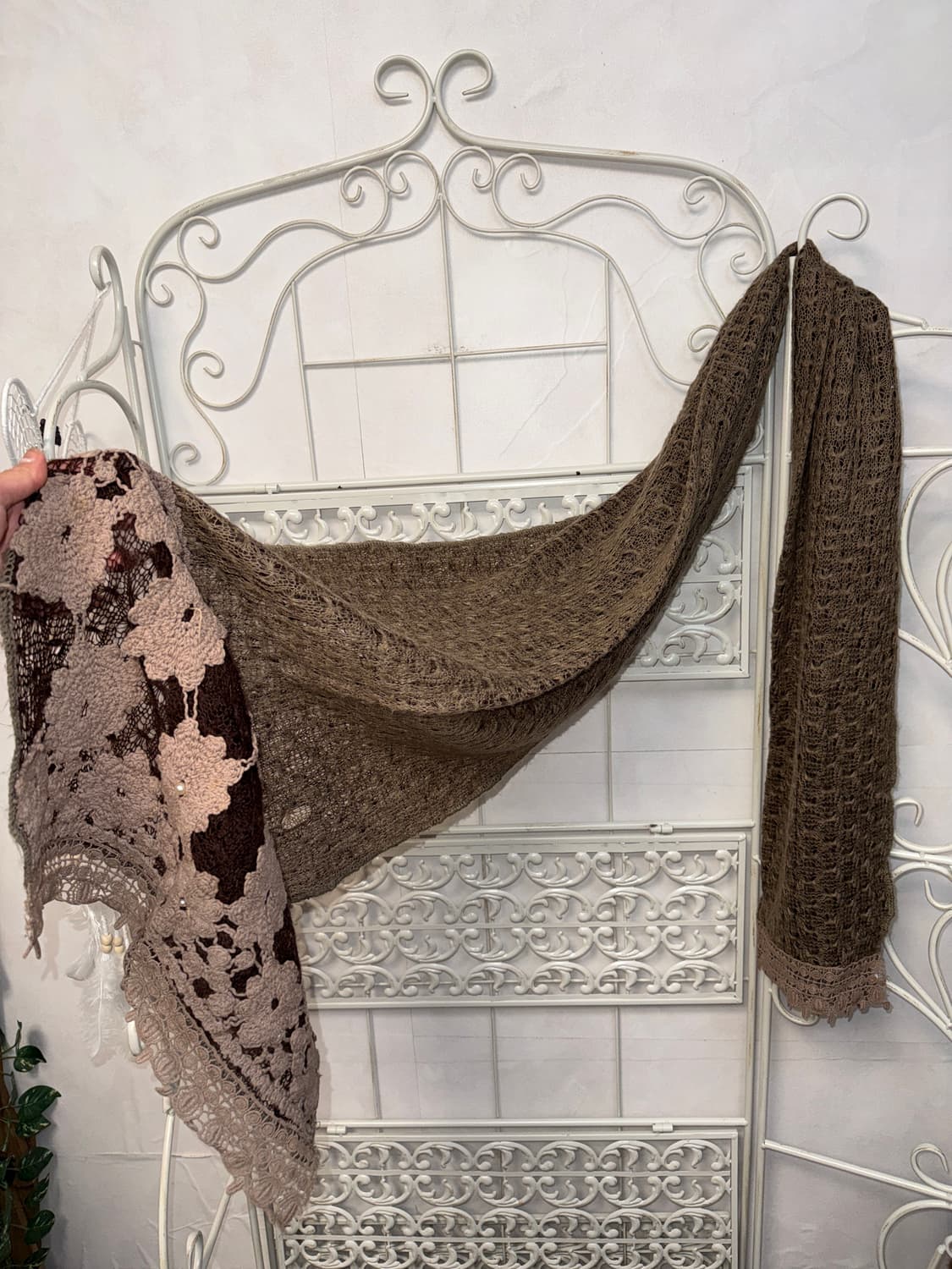 Brown crochet flower detail muffler  상품이미지2