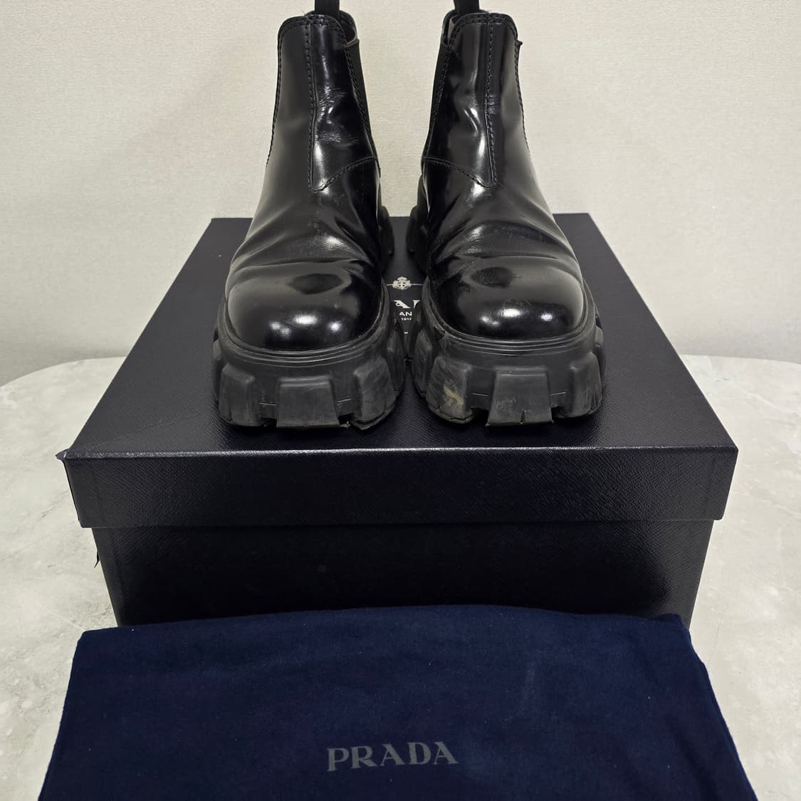 프라다 모놀리스 첼시 부츠 9사이즈 판매 상품이미지2