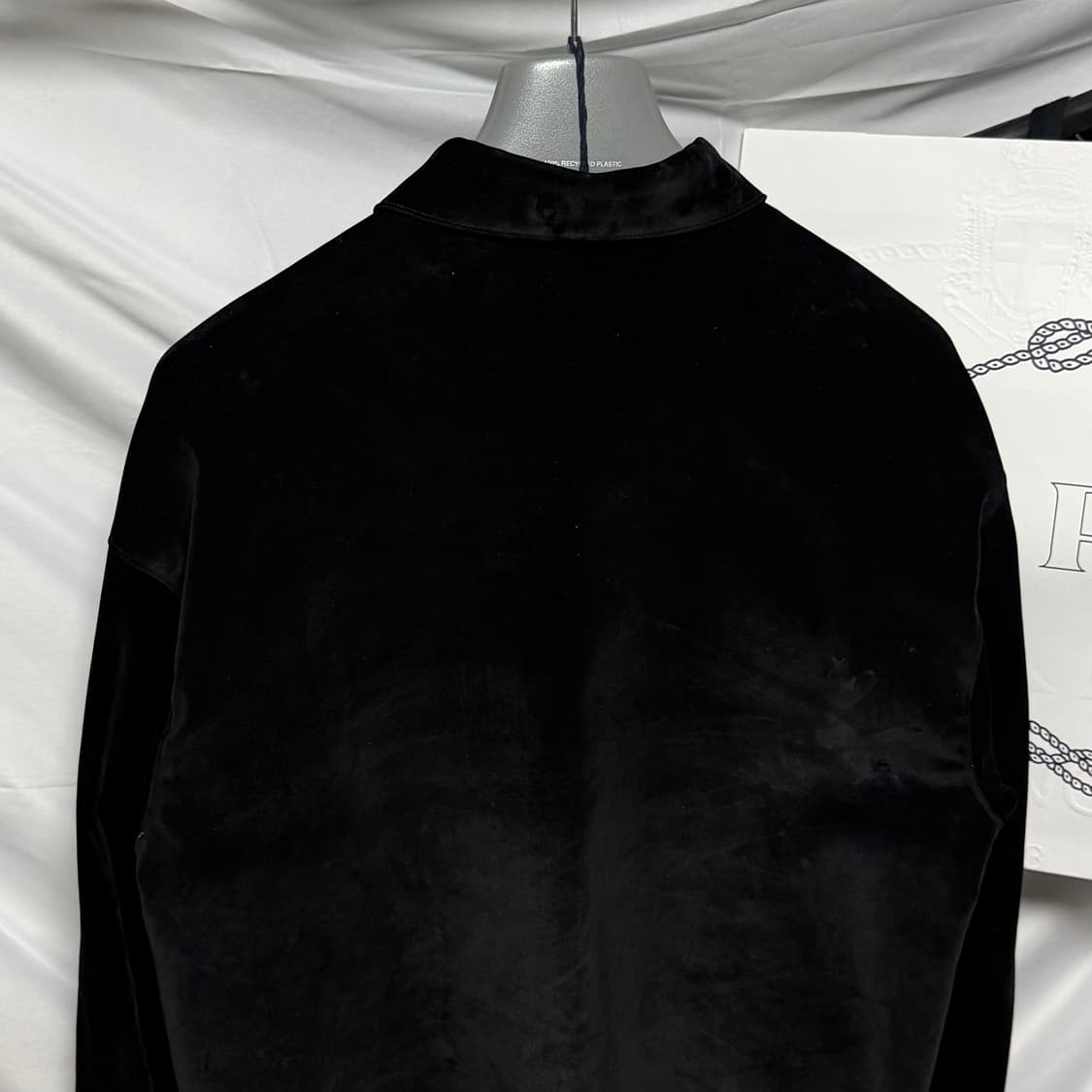 [S+급/오버핏M] 프라다 삼각로고 벨벳 셔츠 자켓 블랙 상품이미지5