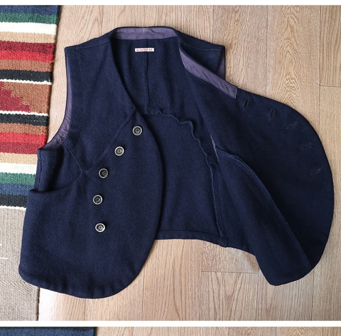 
미국판 kapital 캐피탈 wool 베스트

캐피탈의 우먼 울 베스트 상품이미지7