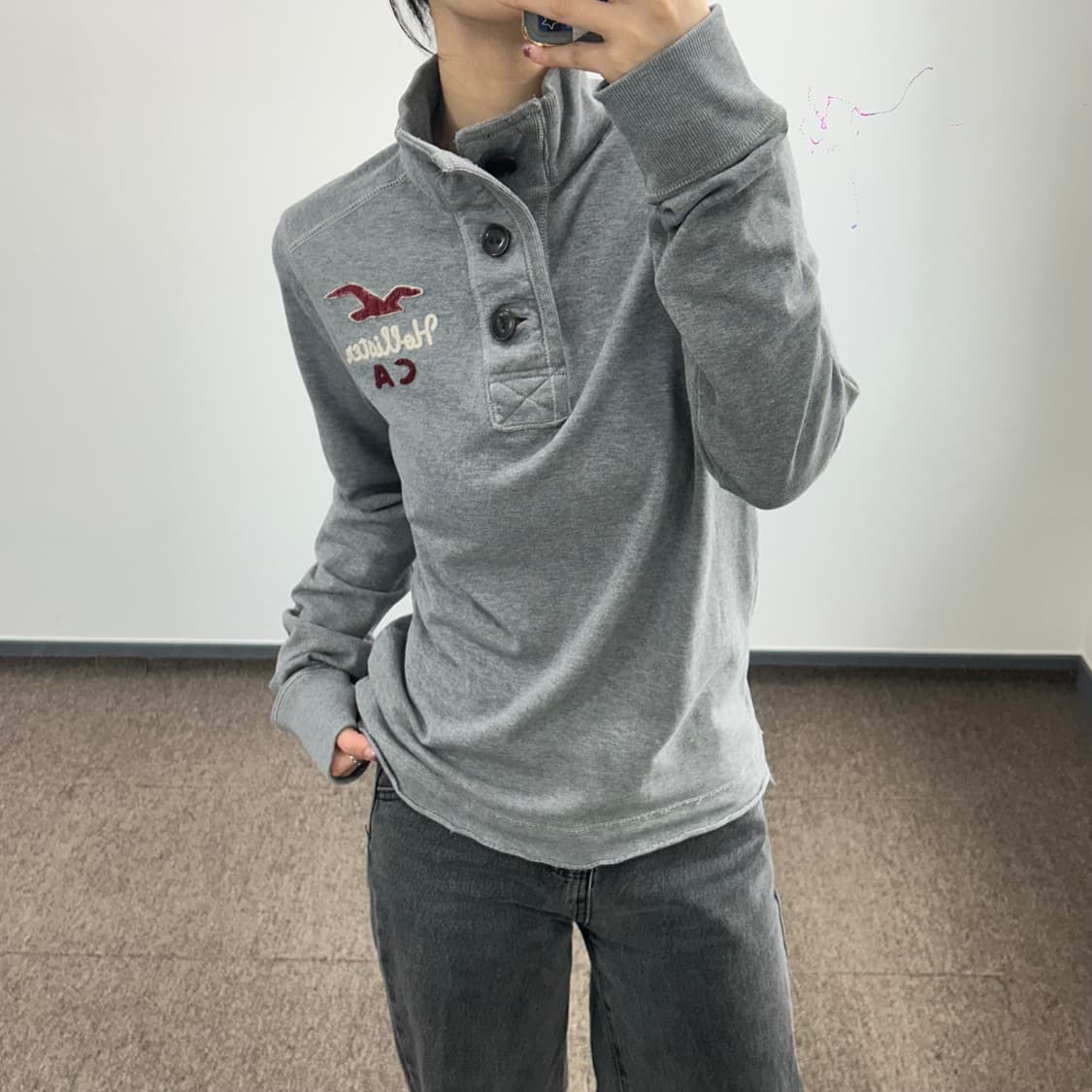 Hollister 홀리스터 하이넥 백포인트 자수 그레이 롱슬리브 상품이미지1