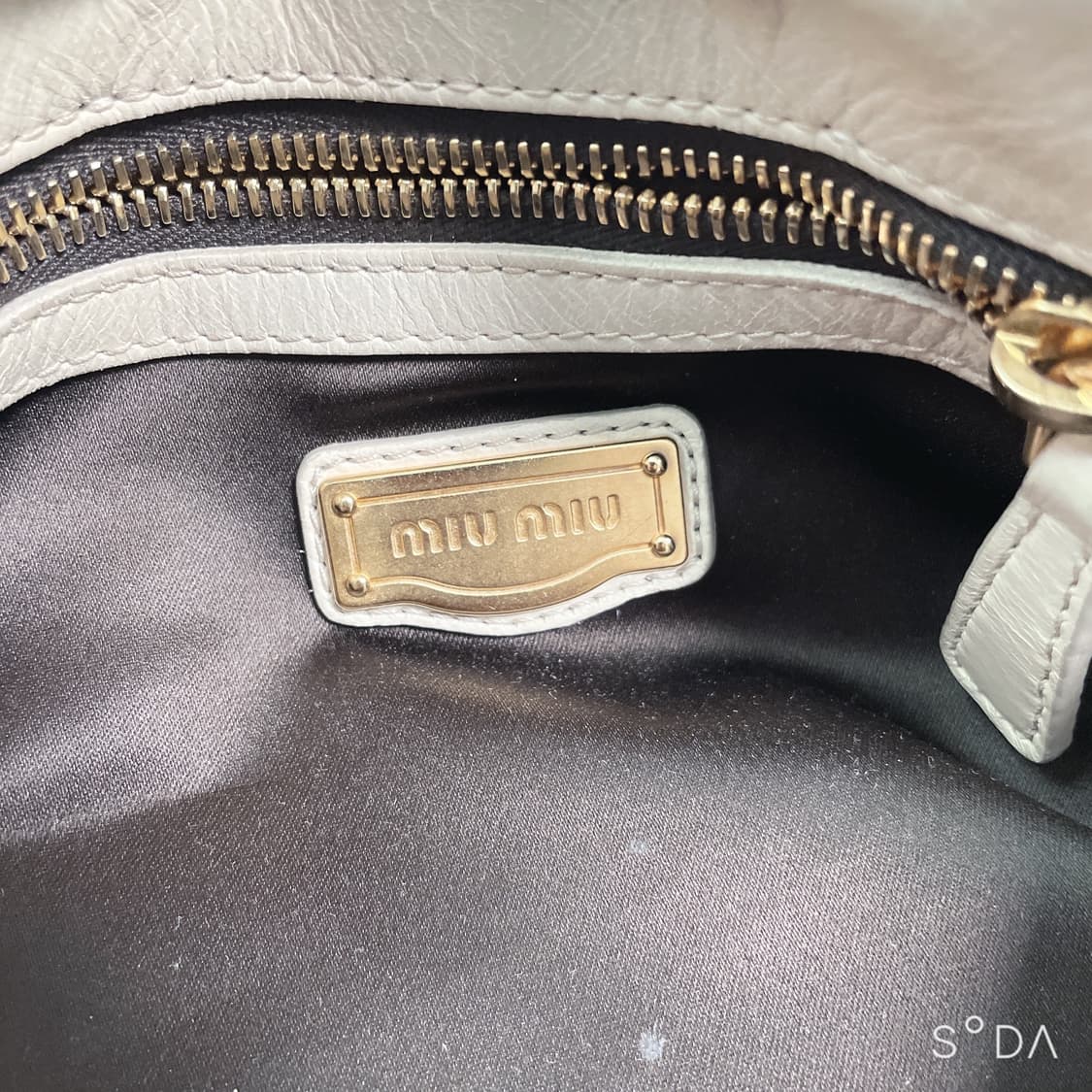 미우미우 아이보리 숄더백 상품이미지8