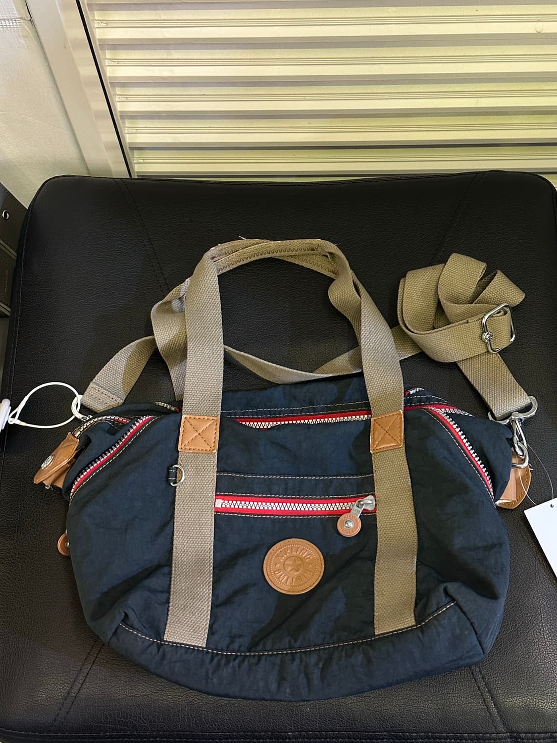 KIPLING 키플링 네이비베이지 크로스백 상품이미지1