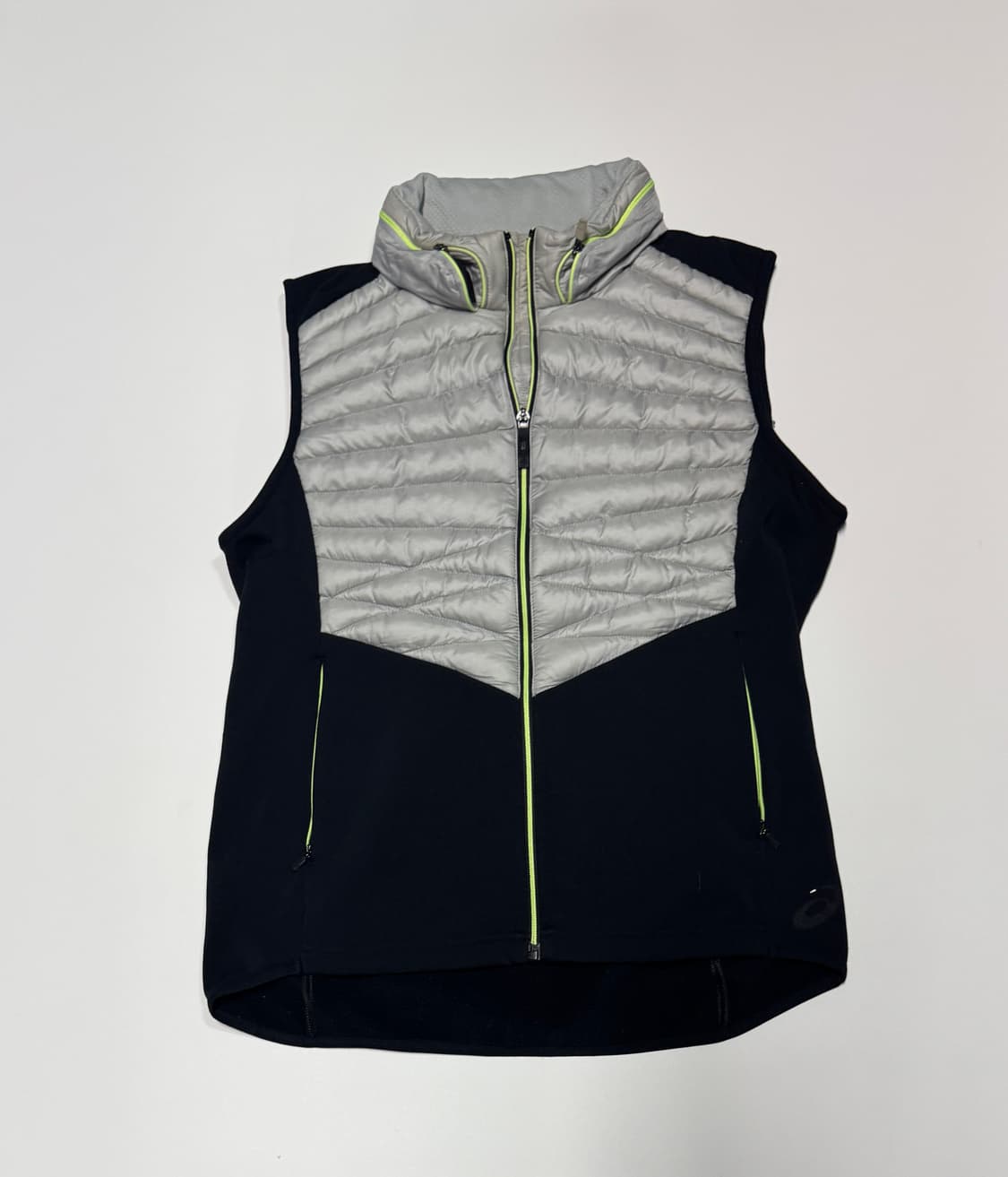 여성 아식스 러닝 경량 패딩 베스트 L 상품이미지1