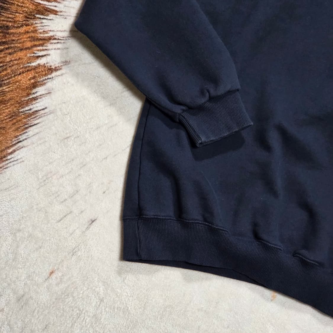 FP142 네이비 오버핏 자수 맨투맨 상품이미지6