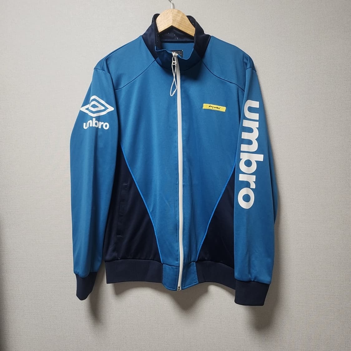 [L] 엄브로 빅로고 트랙탑 상품이미지1