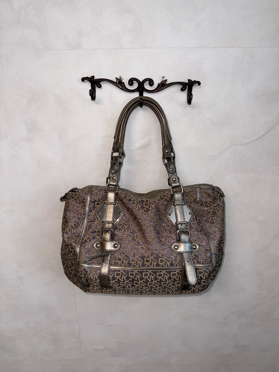 DKNY metal silver logo buckle tote bag 상품이미지1