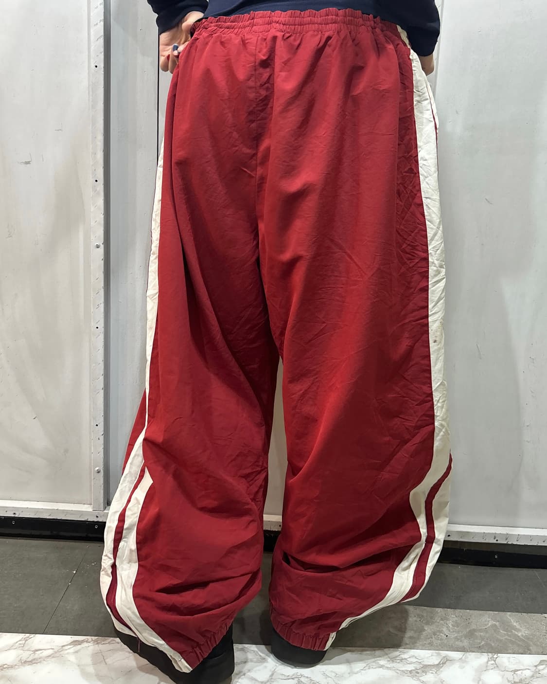 90s Vintage 레드& 화이트 나일론 트랙밴츠 상품이미지3