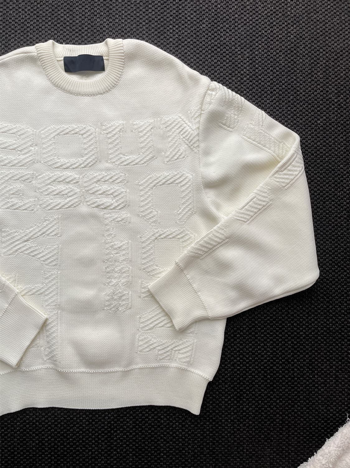 준지 엠블럼 니트 스웨터 상품이미지4