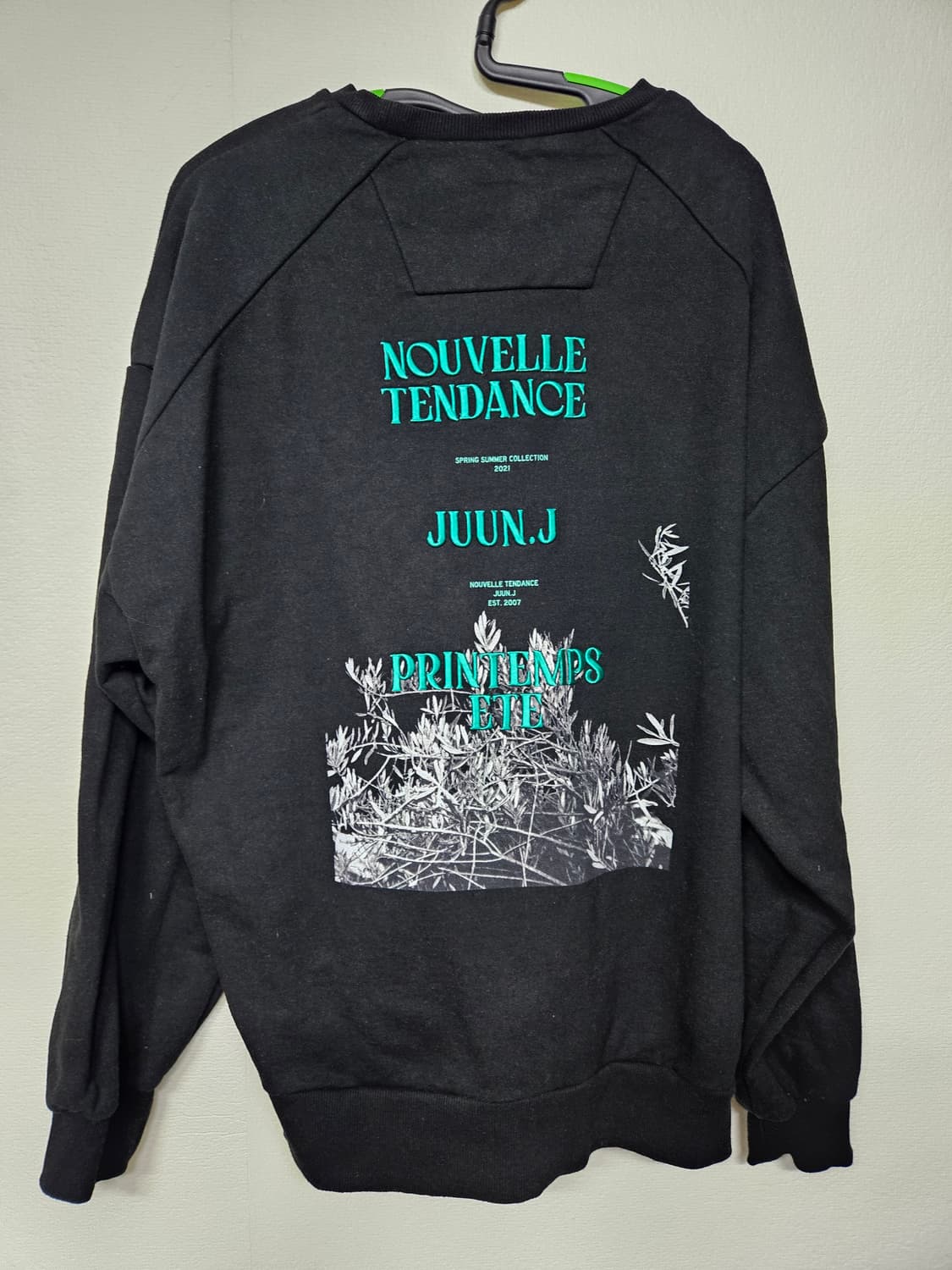 준지 20SS 블랙 그래픽 엠브로이더리맨투맨 xs 상품이미지1