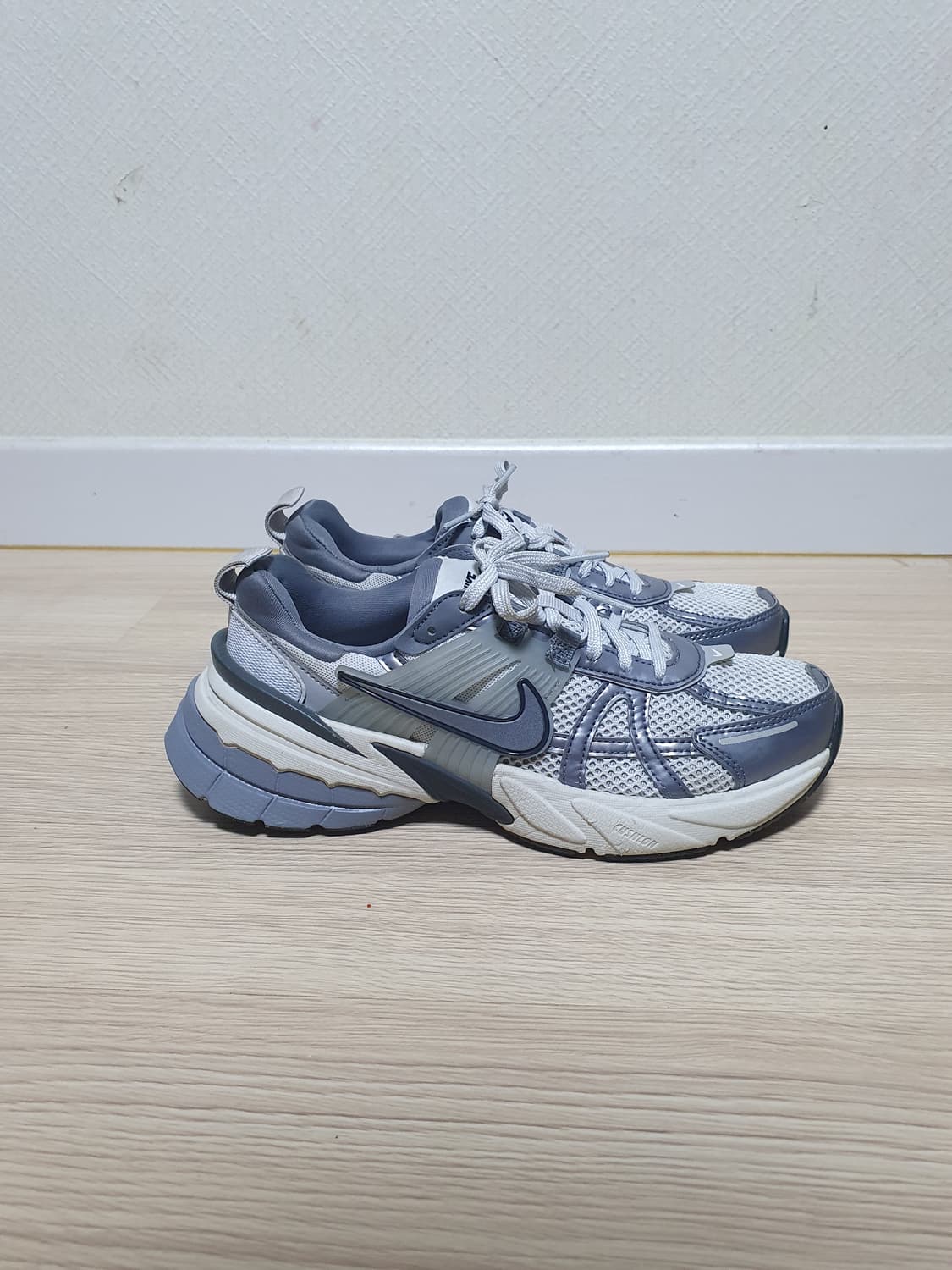 나이키 v2k 런 운동화 240 상품이미지1