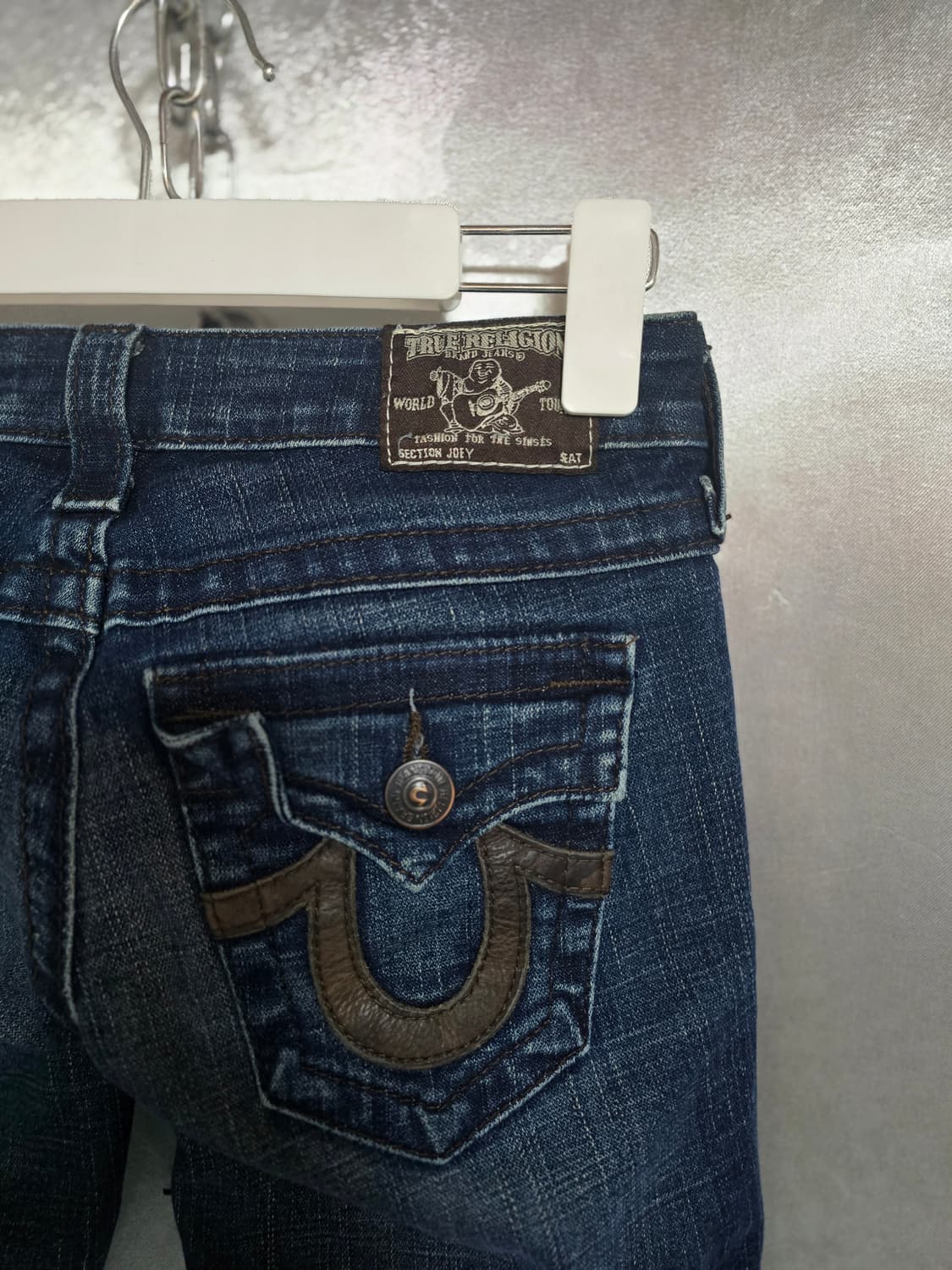 TrueReligion 트루릴리젼 워싱 세미 부츠컷 데님 팬츠 상품이미지4