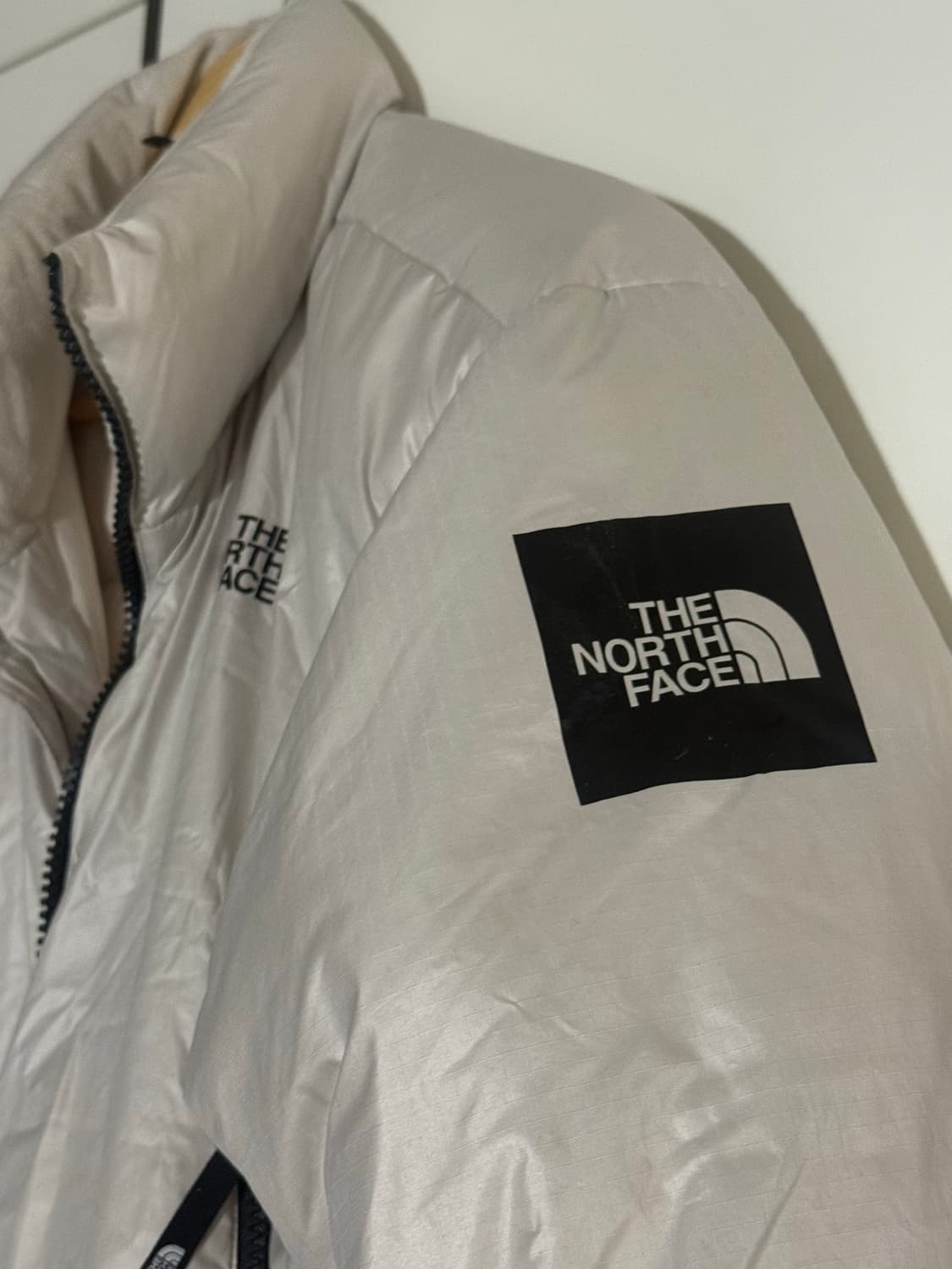 노스페이스 여성용 화이트 라벨 글로시 다운 패딩 NJ1DP61K wm 상품이미지2