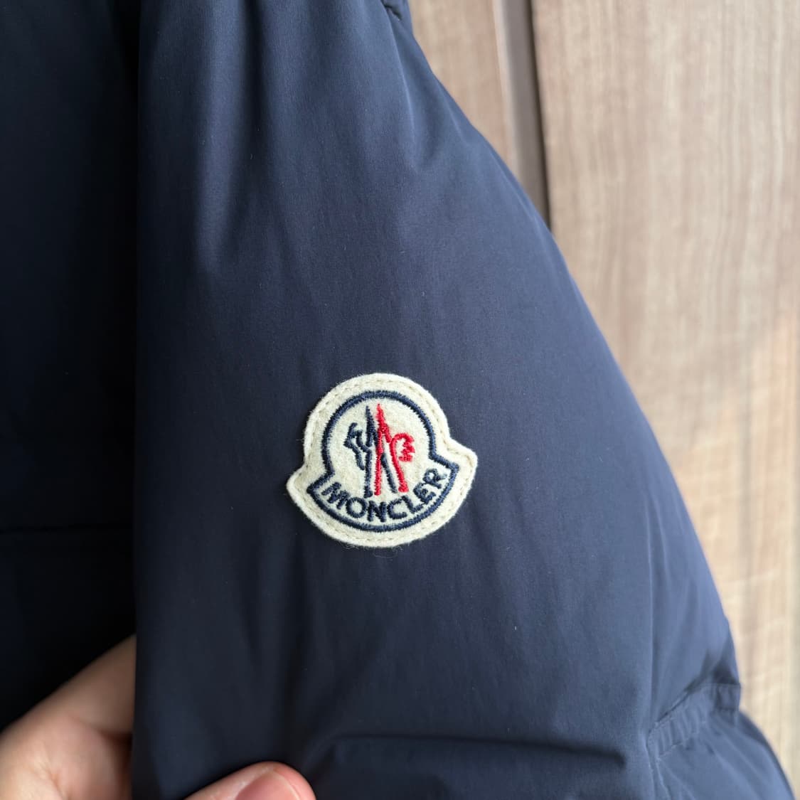 새상품[6]몽클레어 데디온 로고 패딩 네이비 상품이미지9