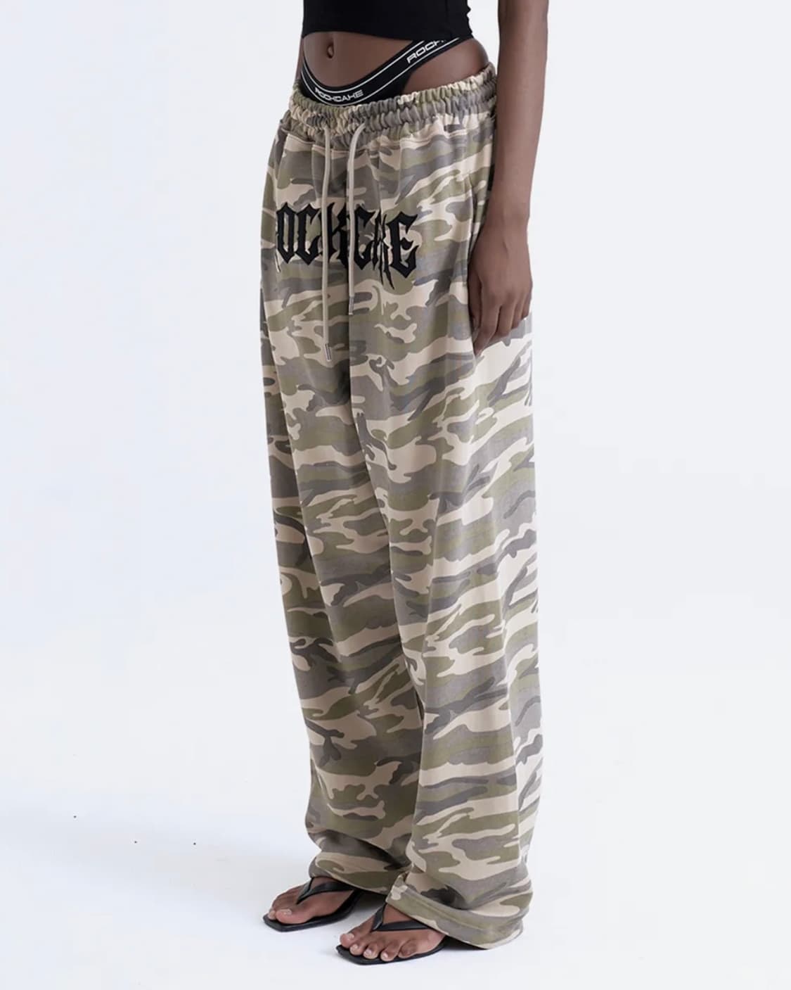 락케이크 Camo metal graphics pants 베이지 상품이미지1