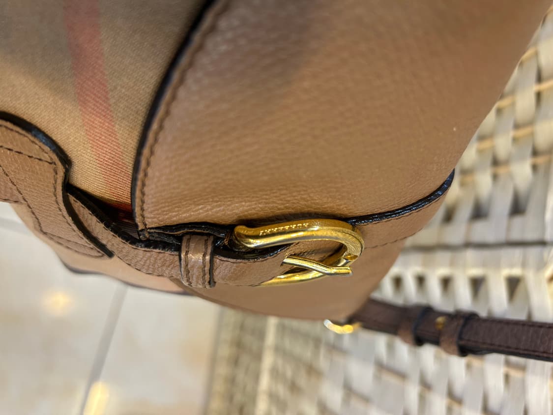 정품 버버리 하우스체크 스몰 맥켄 크로스백팝니다 상품이미지2