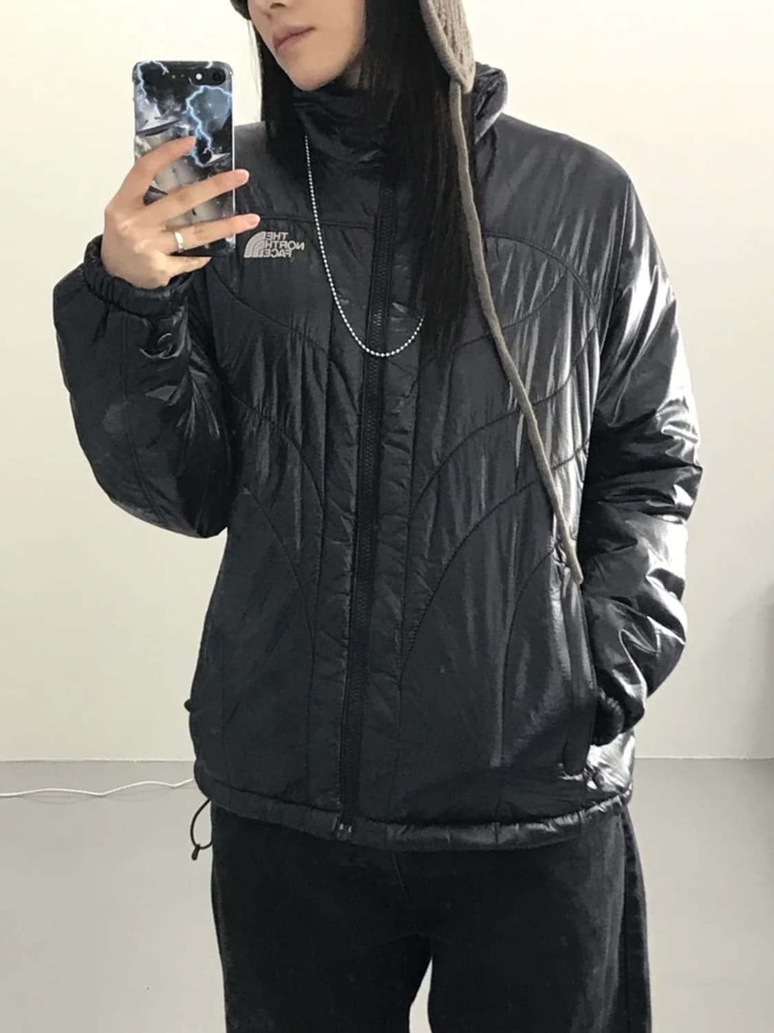 노스페이스 블랙 경량패딩 상품이미지3