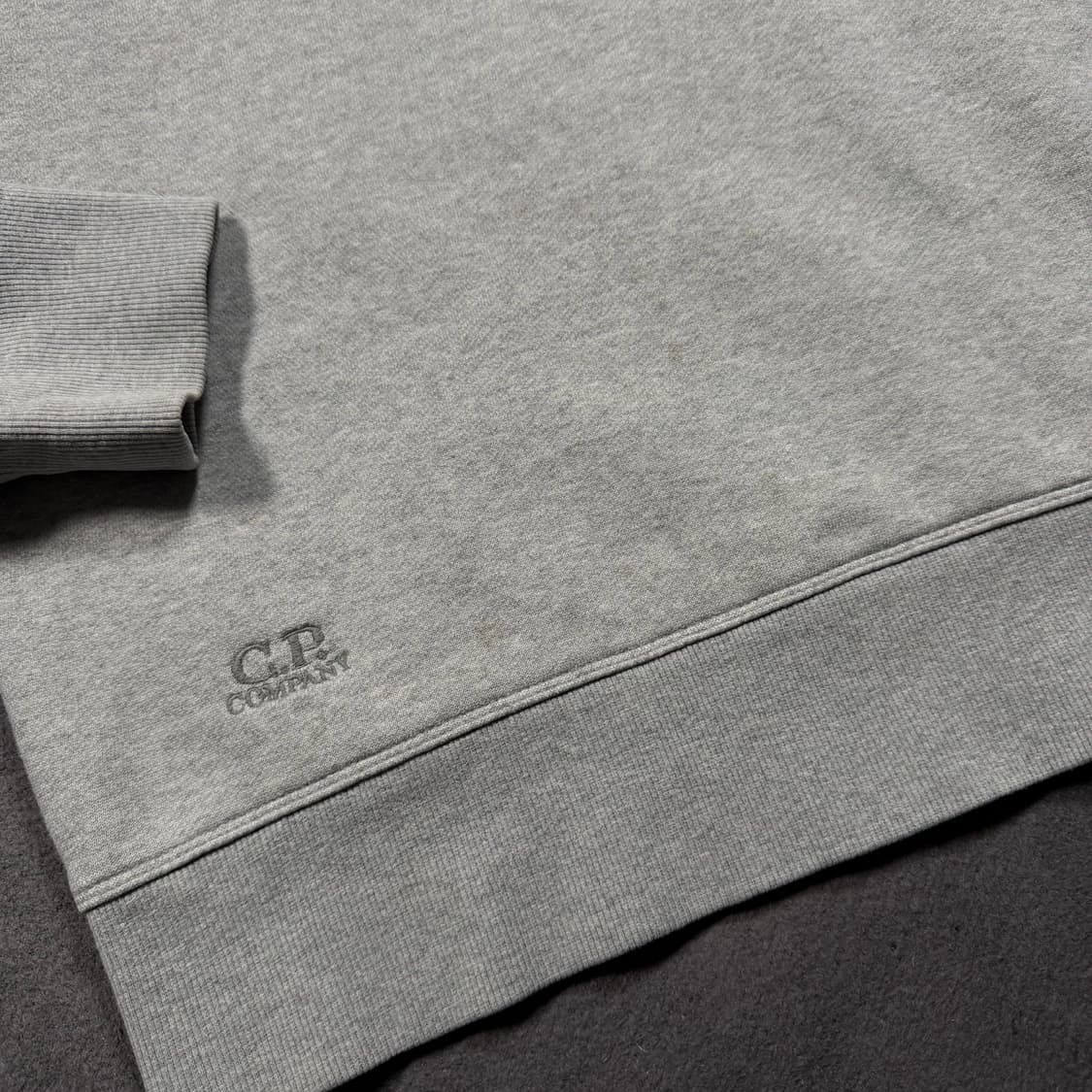 CP컴퍼니 자수로고 렌즈 맨투맨 상품이미지3