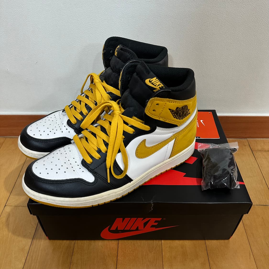 [270] 조던1 하이 옐로우 오커 상품이미지1