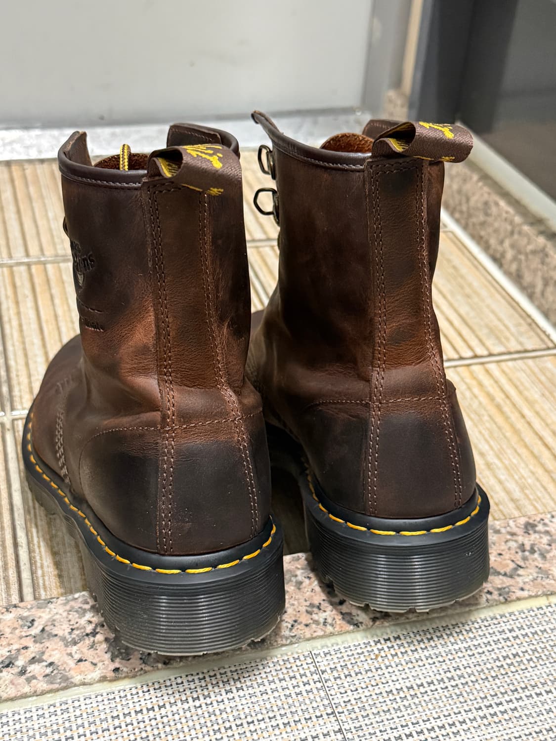 닥터마틴 디스이스네버뎃 1460 왁스드 풀 그레인 브라운 280 상품이미지2