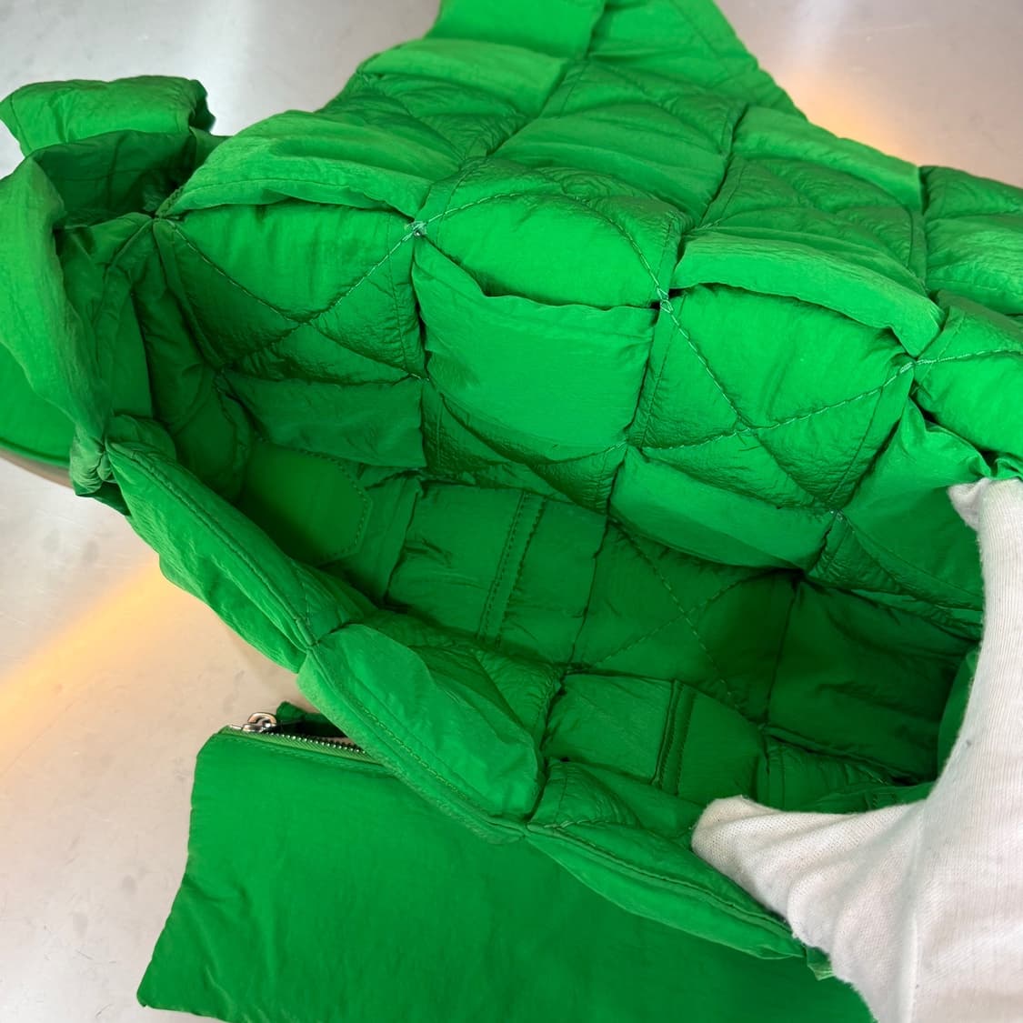 [리오브전포점] 보테가베네타 테크 패러킷 패딩 카세트백 상품이미지4