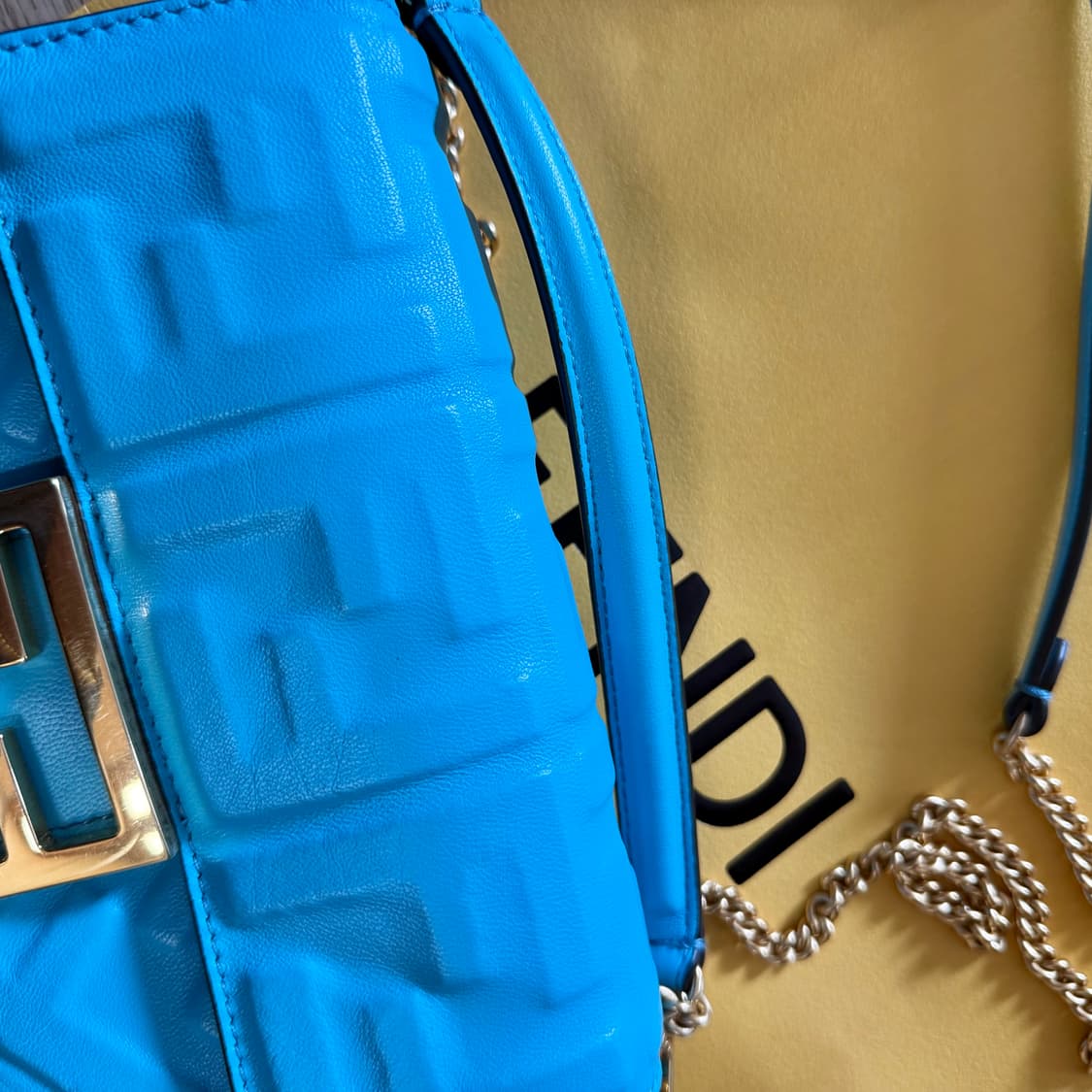 펜디 바게트백 정품 (귀한컬러) 상품이미지4