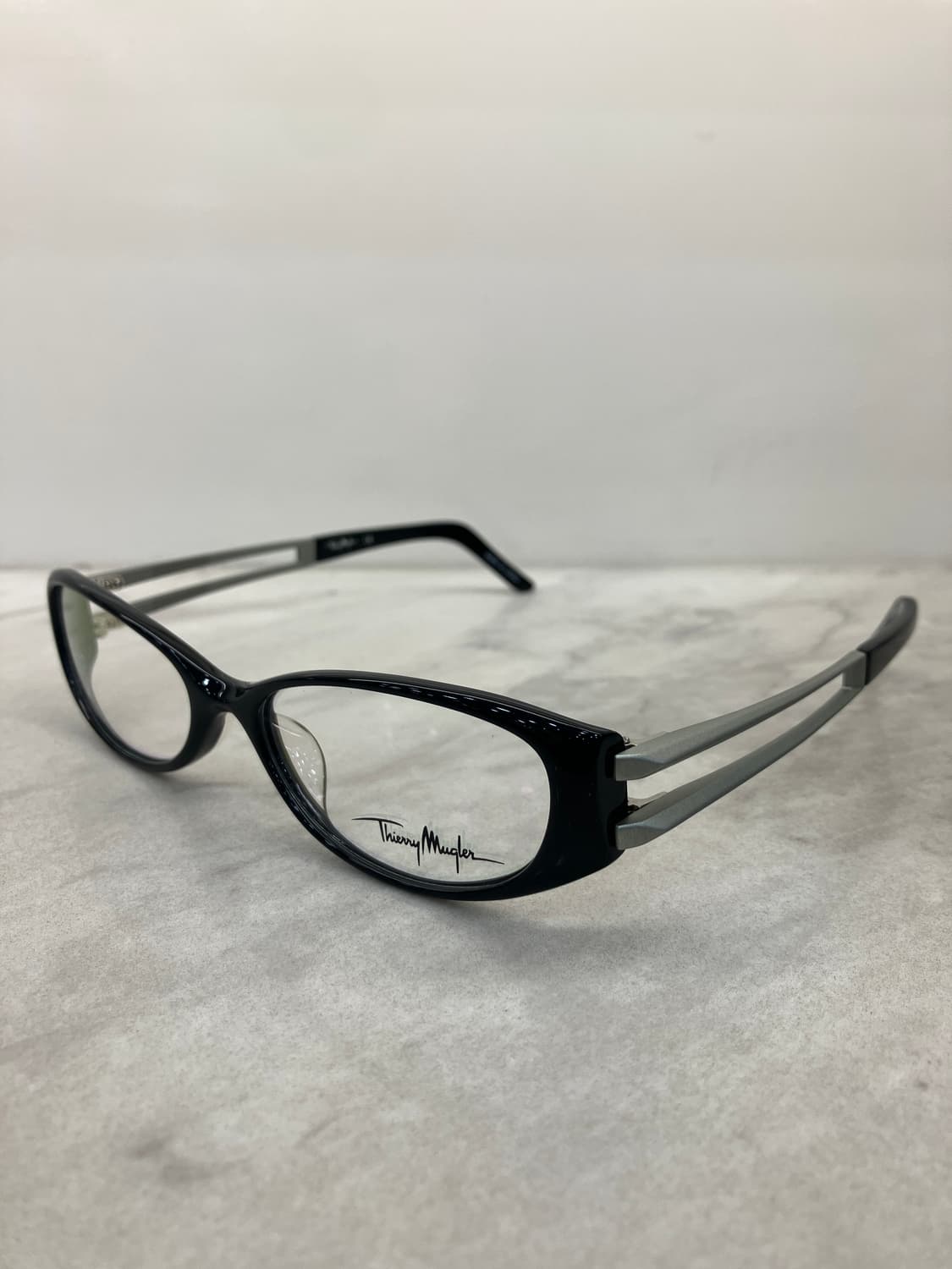 티에리 뮈글러 Thierry Mugler 블랙 실버렉 오벌 뿔테 안경 상품이미지9