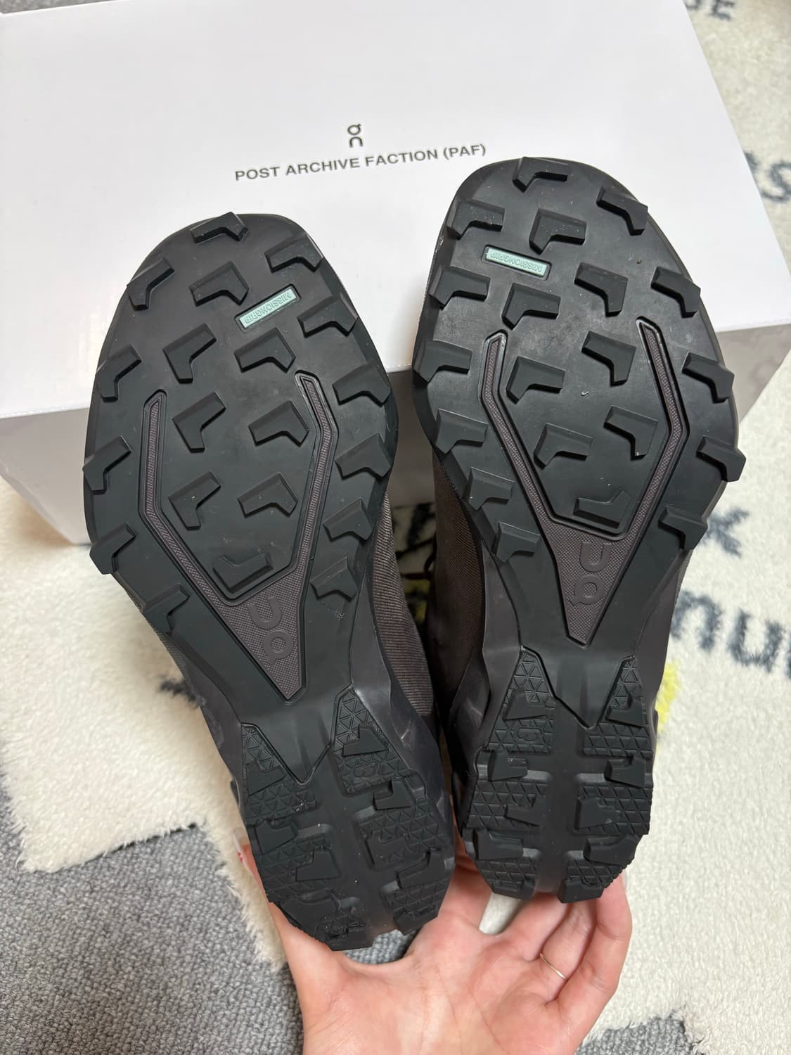 (W) 온 러닝 x 포스트 아카이브 팩션 (파프) 클라우드벤쳐 피크 카카 상품이미지5