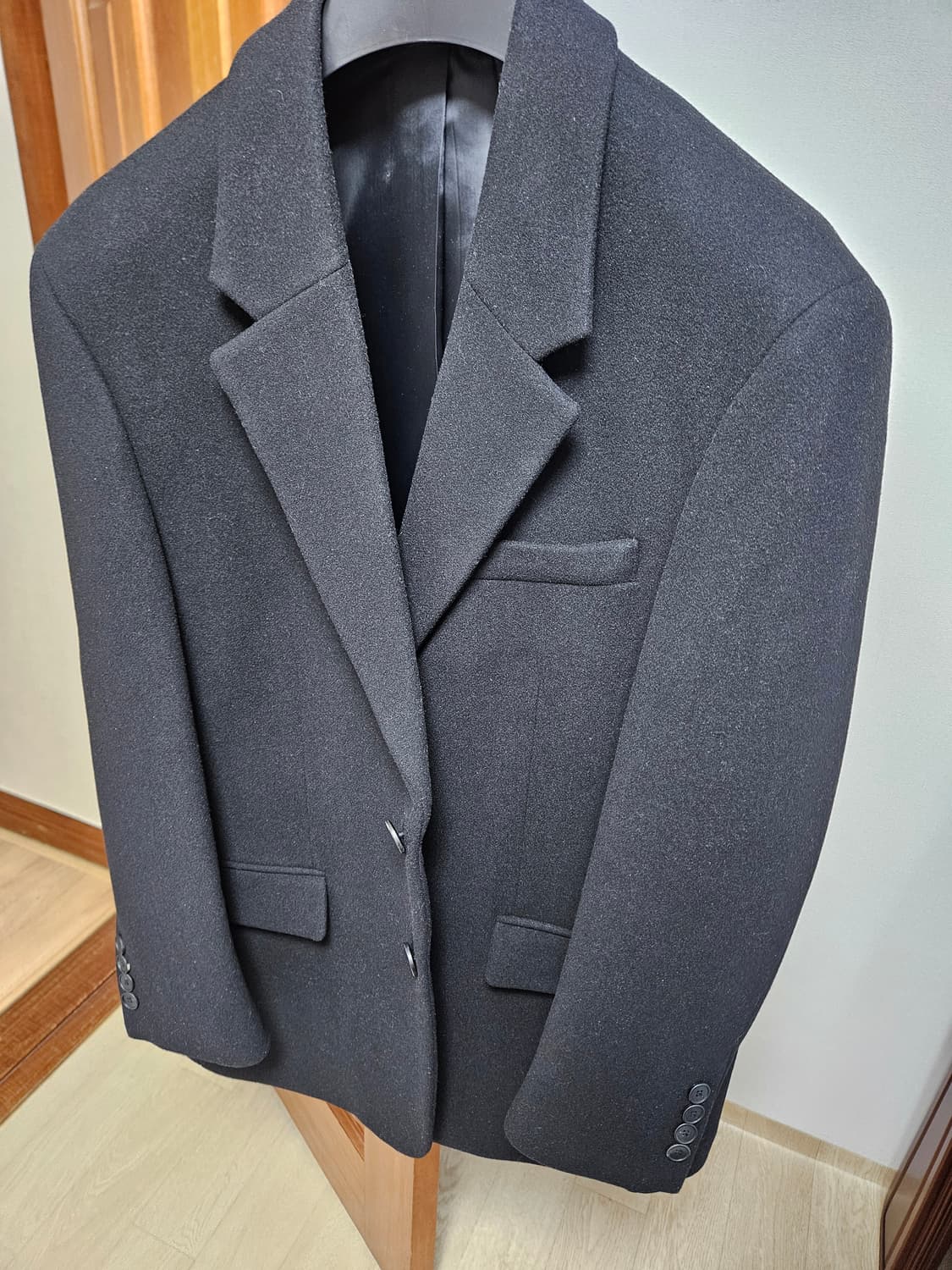 [1회 착용] 무탠다드 울 블렌드 멜톤 대디 숄더 오버사이즈 블레이저 상품이미지4